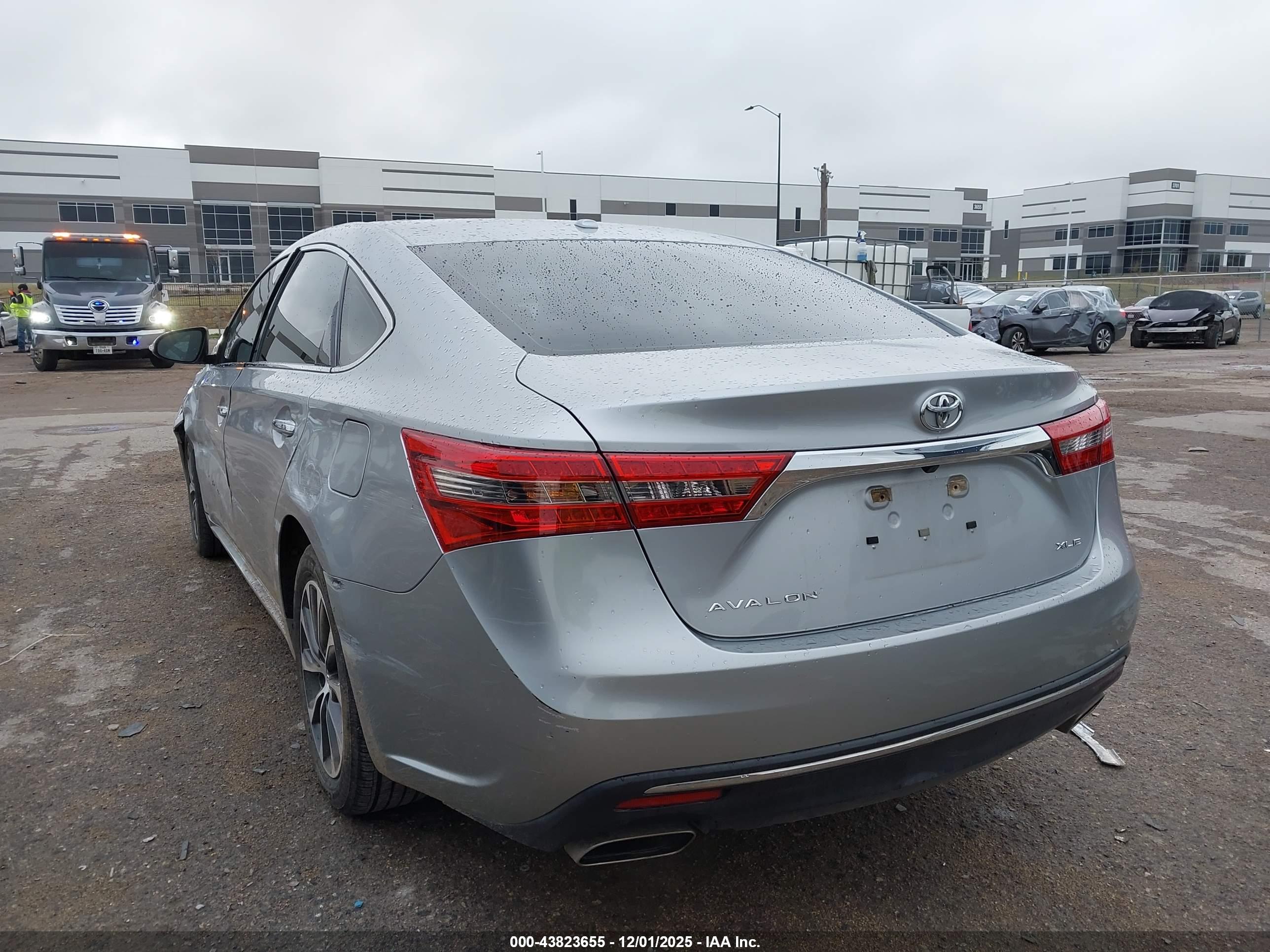 TOYOTA AVALON image 3