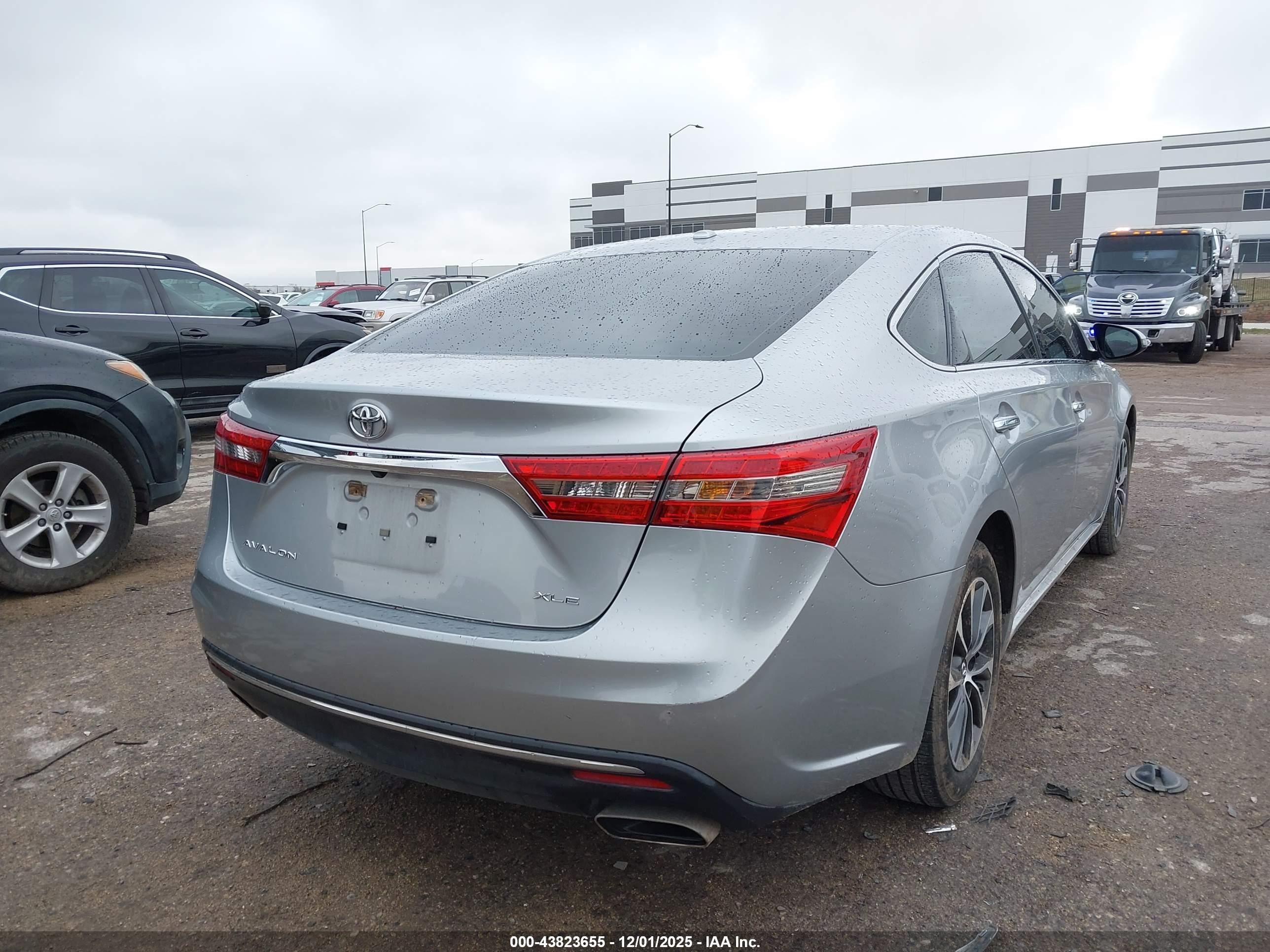 TOYOTA AVALON image 4