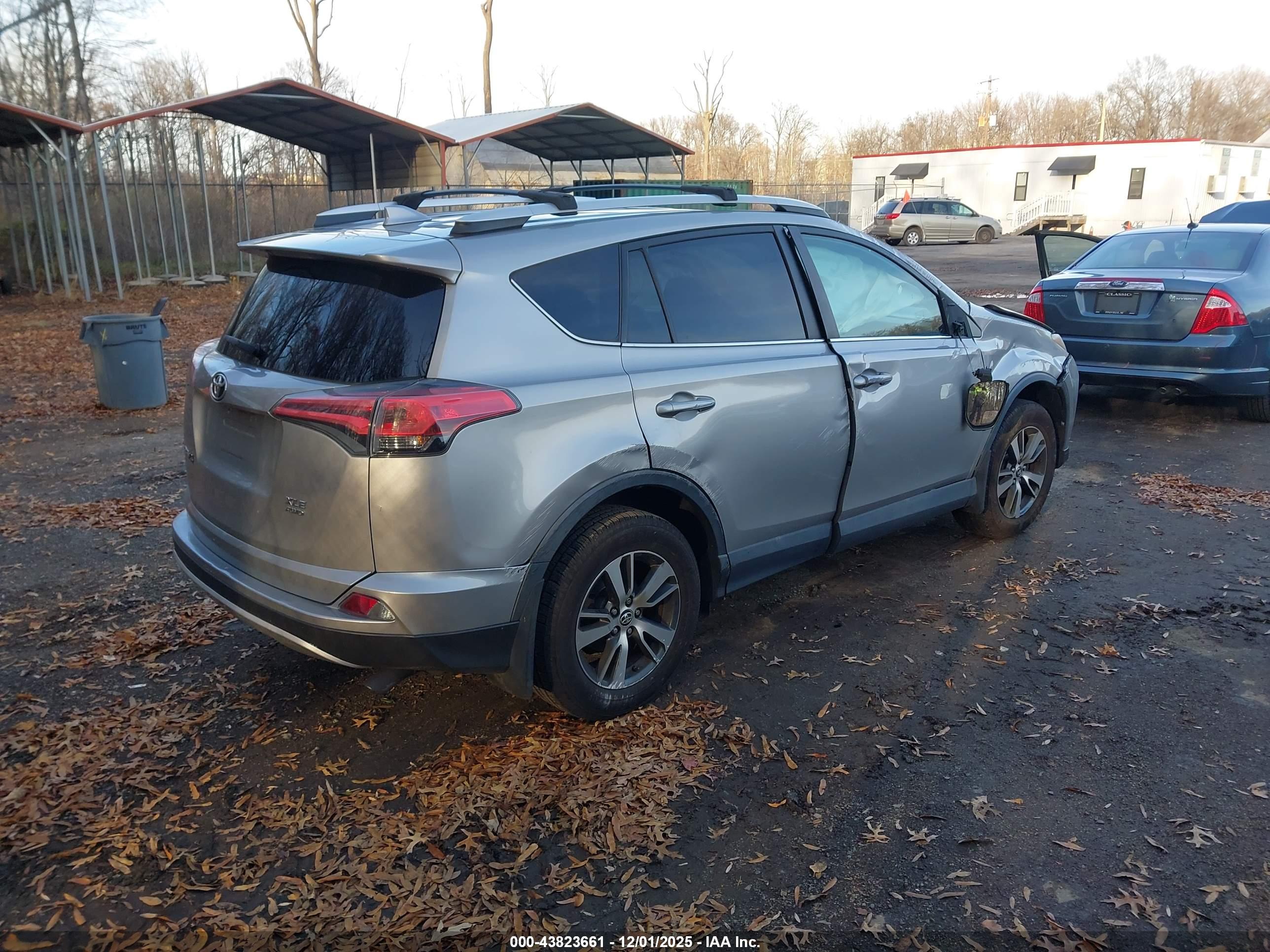 TOYOTA RAV4 image 4