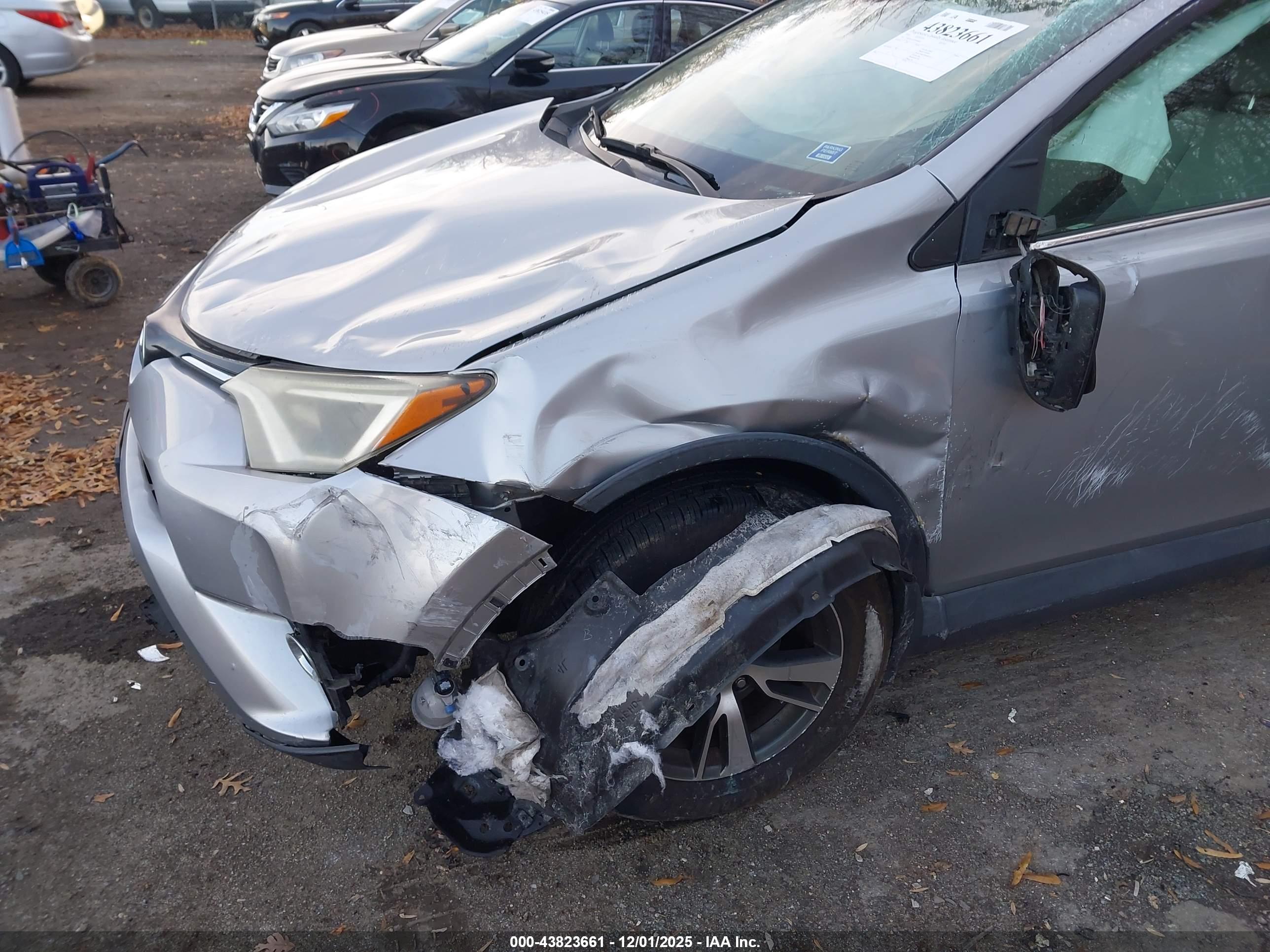 TOYOTA RAV4 image 6