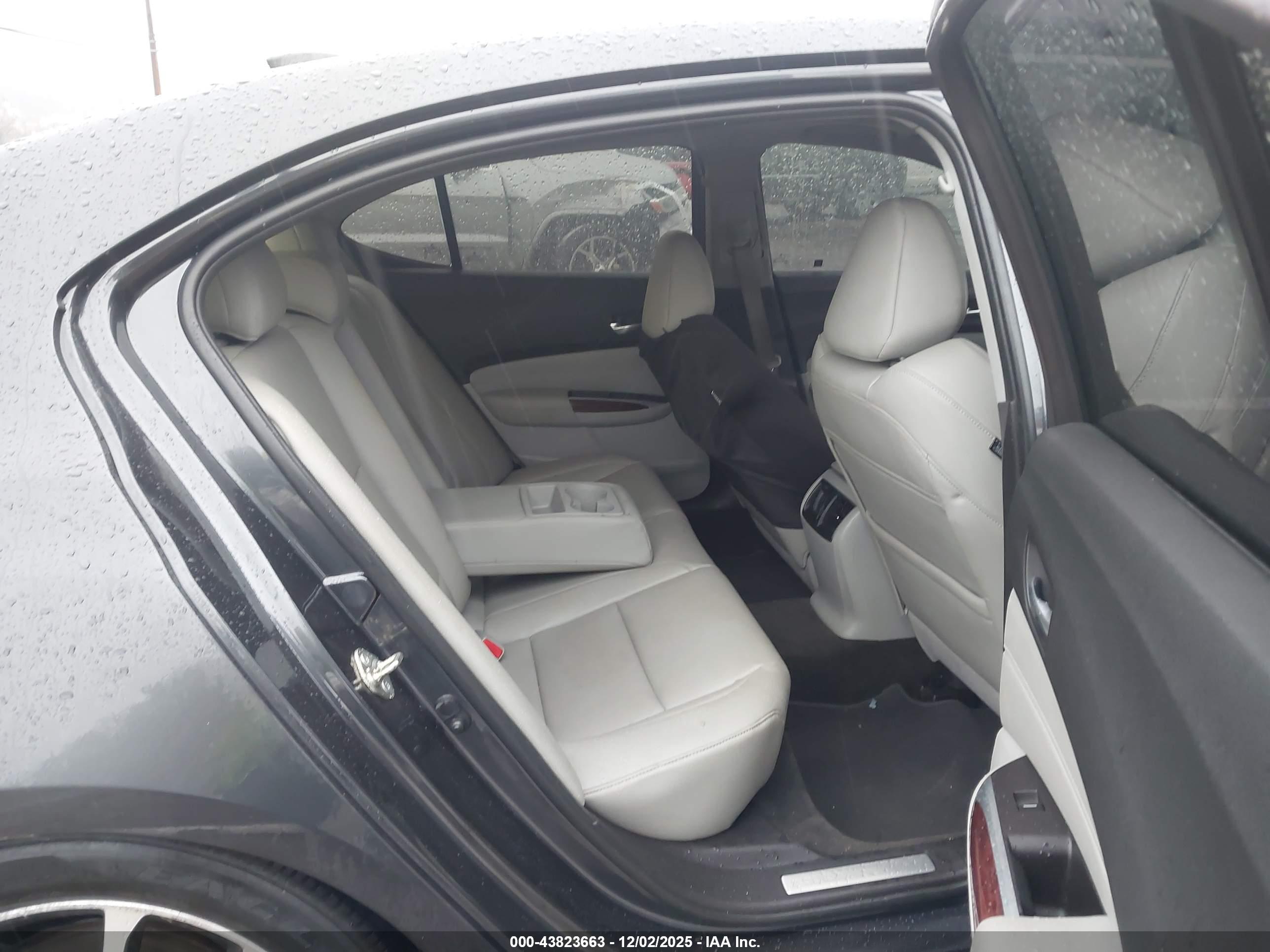 ACURA TLX image 8