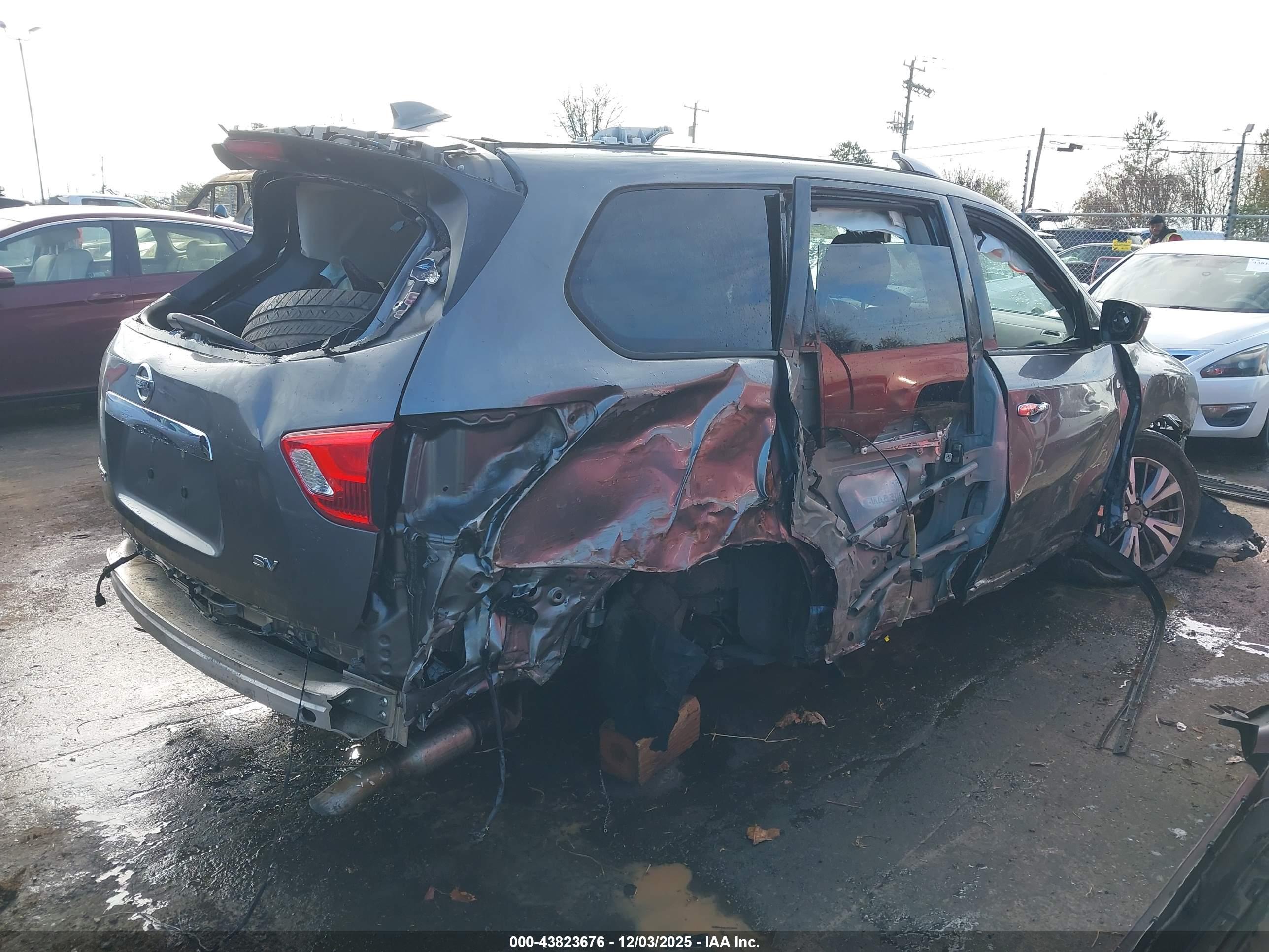 NISSAN PATHFINDER image 4