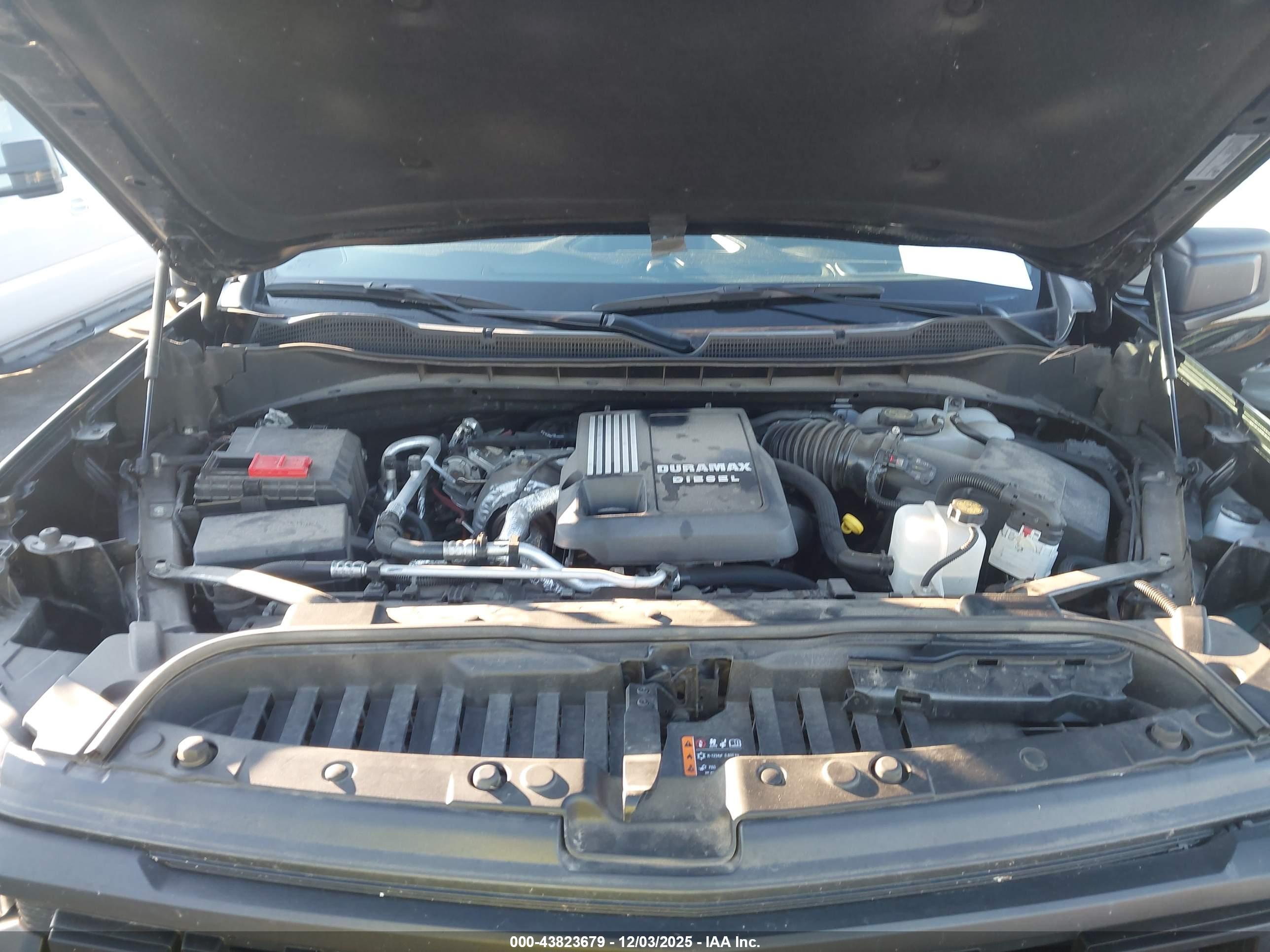 CHEVROLET SILVERADO image 10