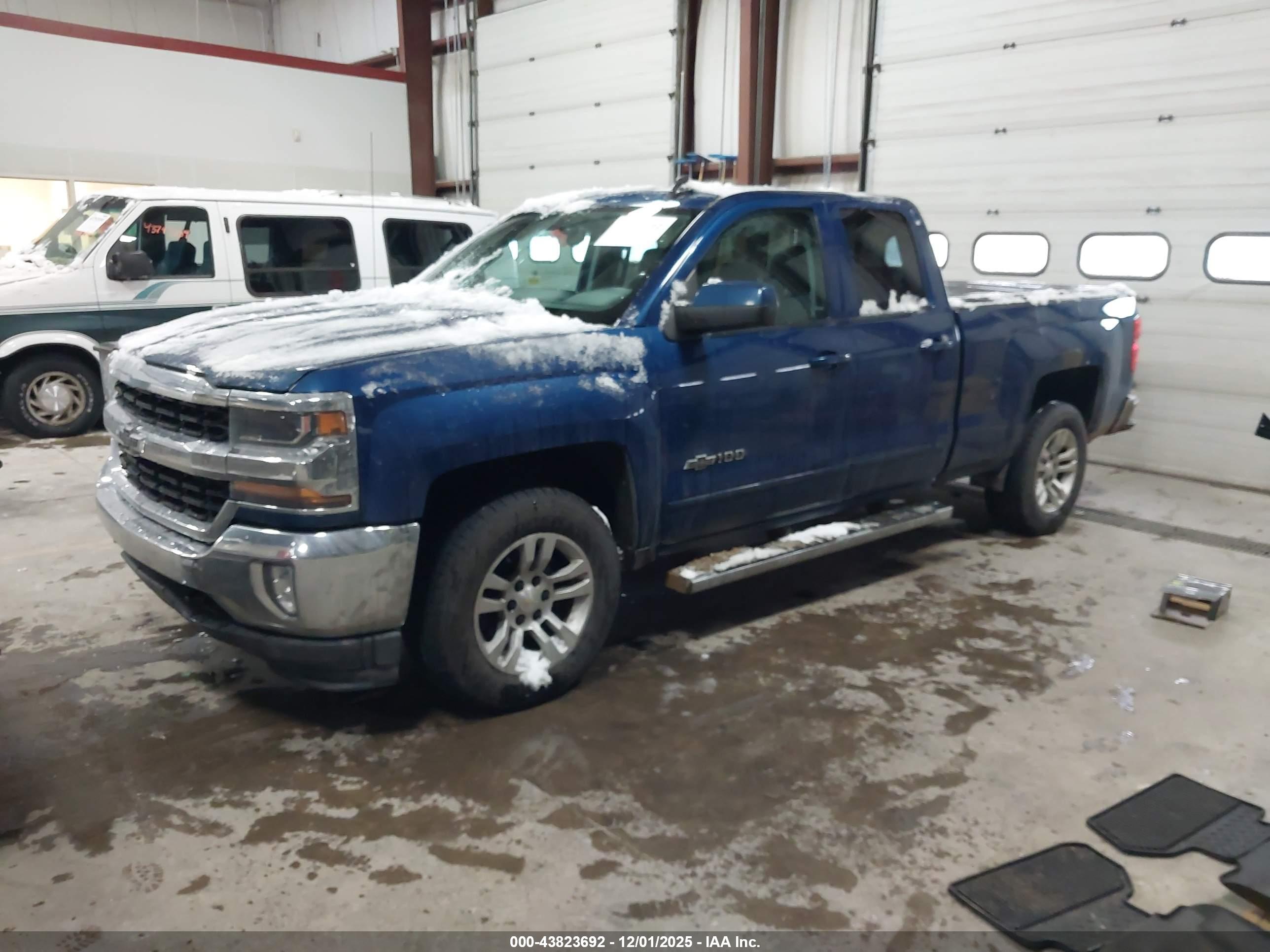 CHEVROLET SILVERADO image 2