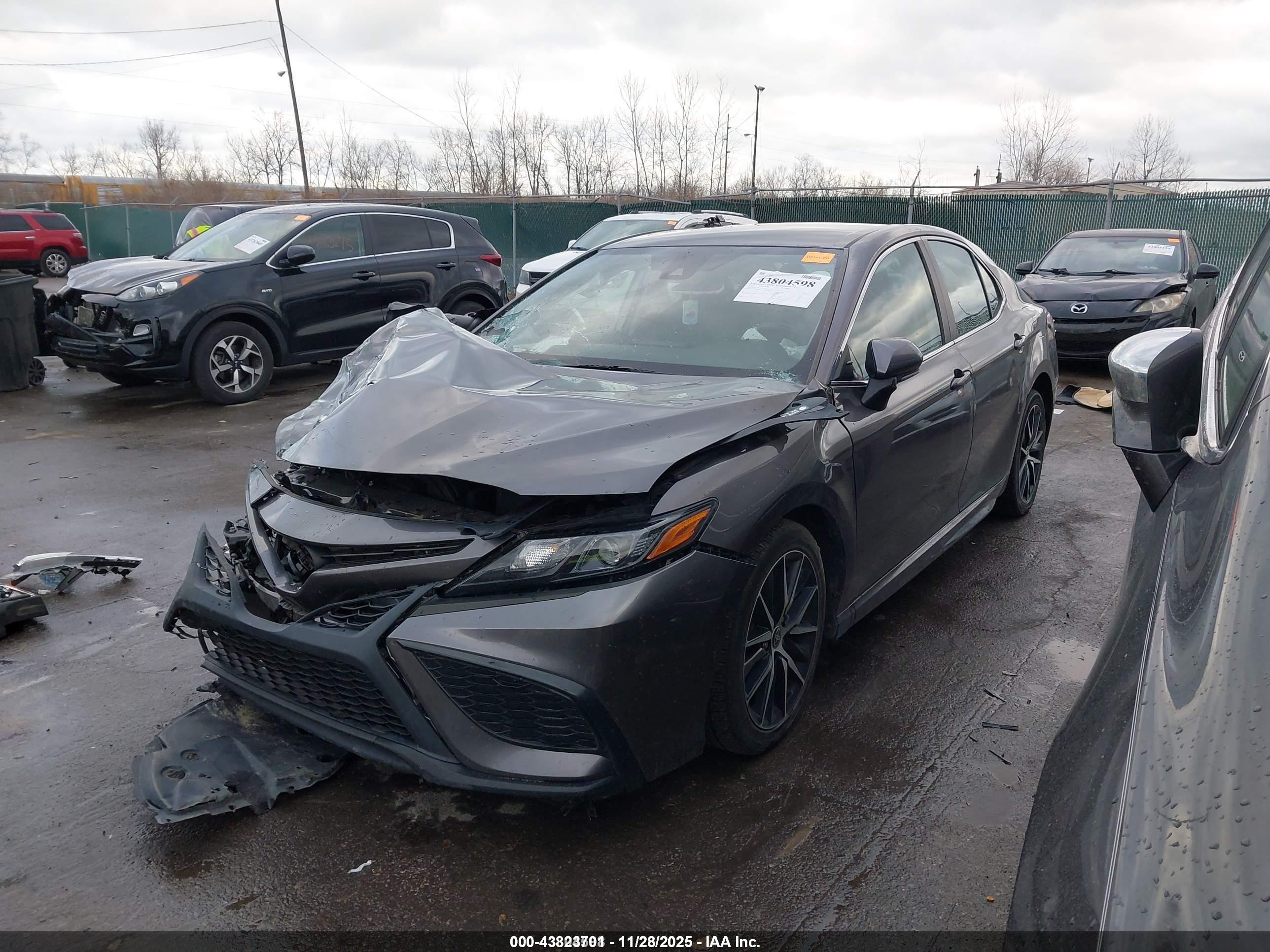 TOYOTA CAMRY image 2