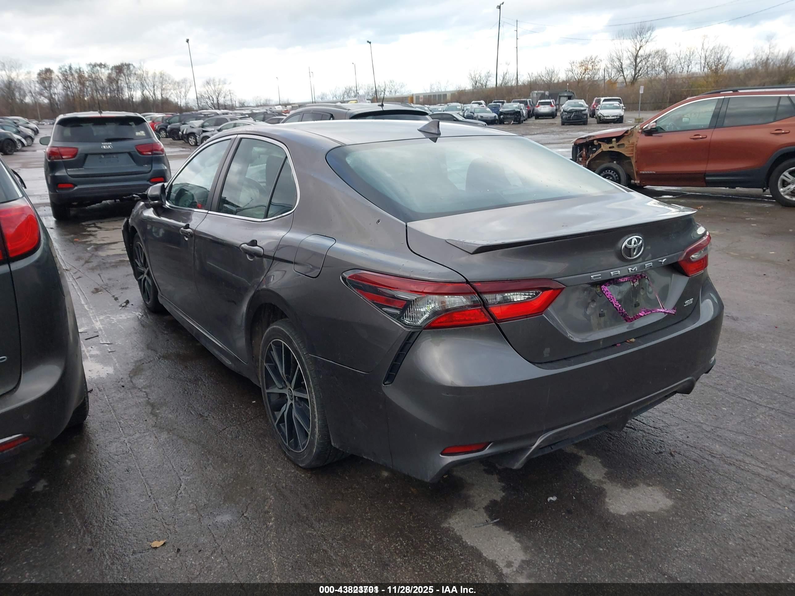 TOYOTA CAMRY image 3
