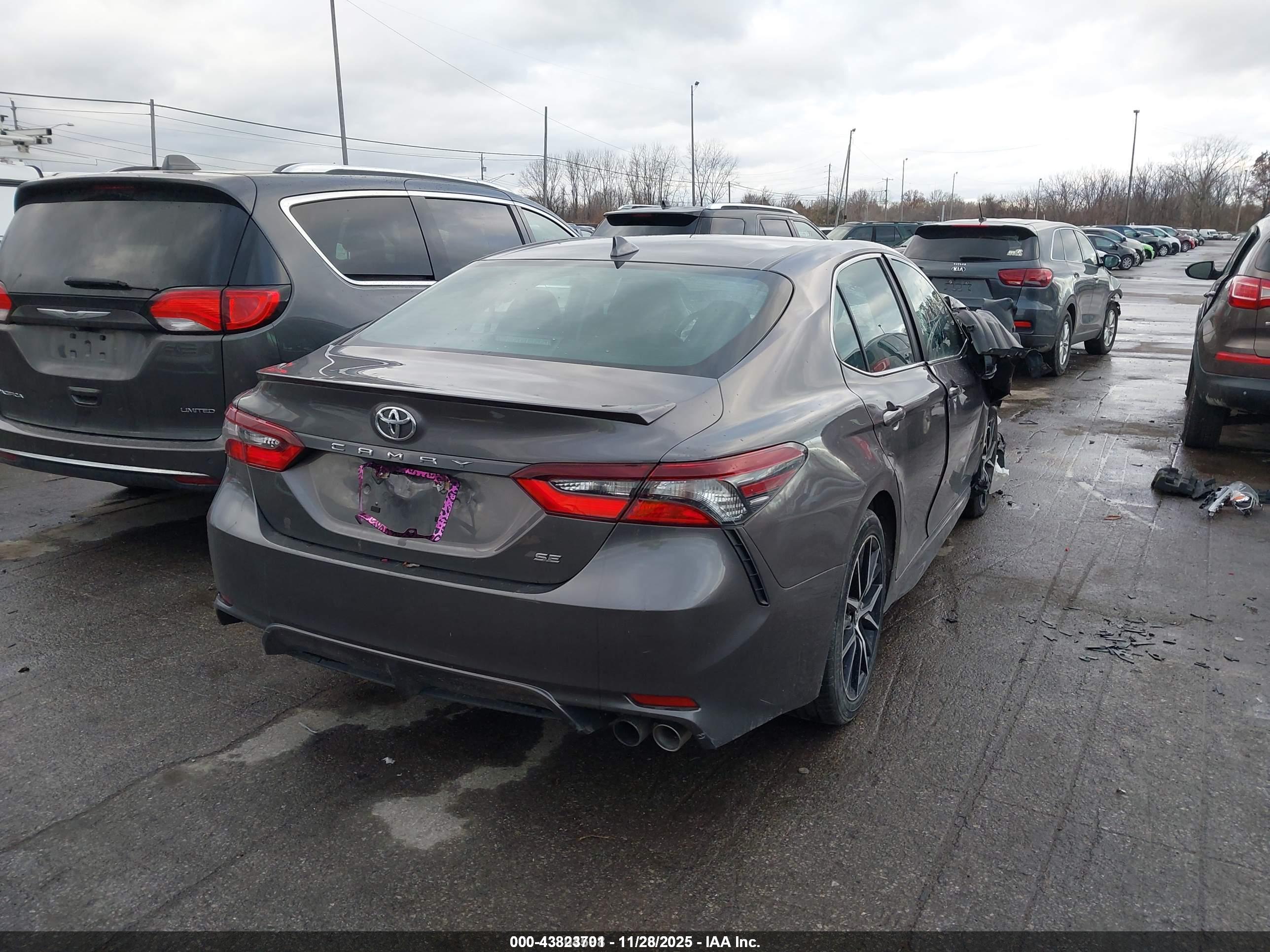 TOYOTA CAMRY image 4