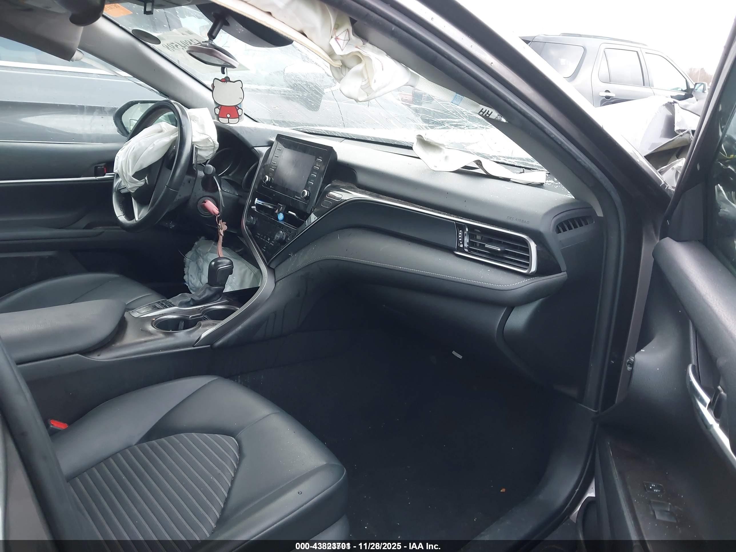 TOYOTA CAMRY image 5