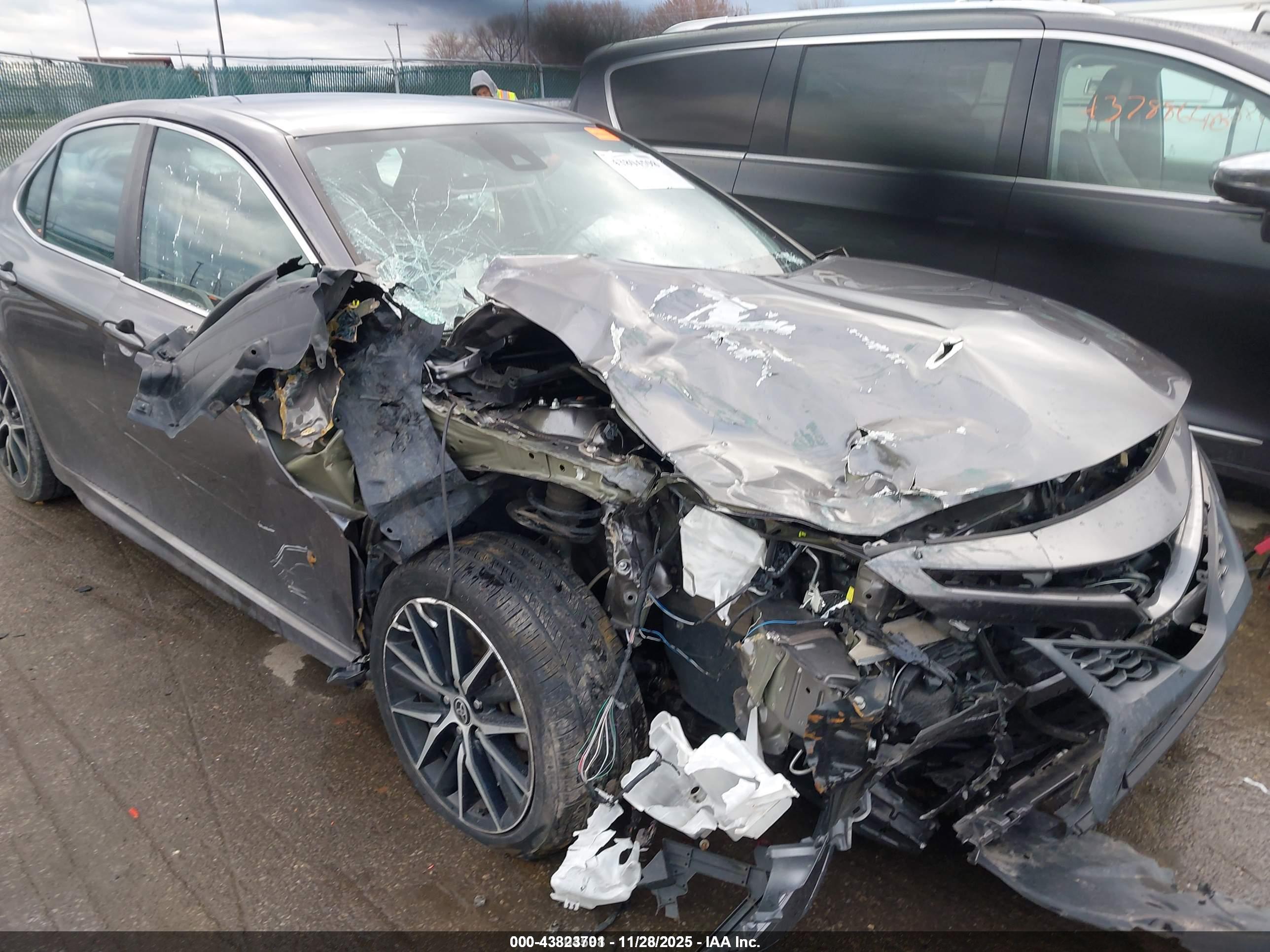TOYOTA CAMRY image 6