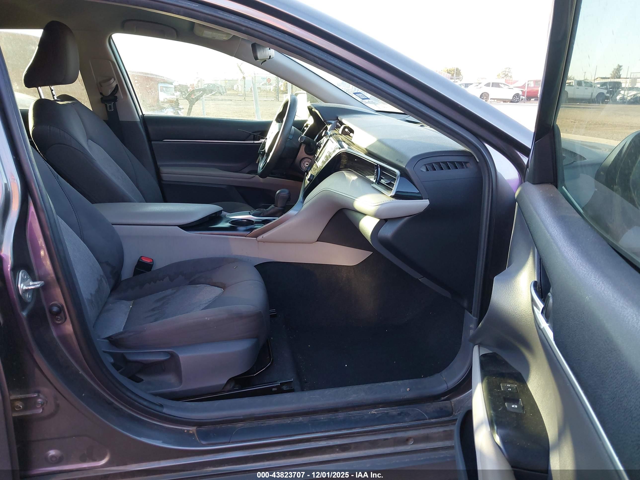 TOYOTA CAMRY image 5