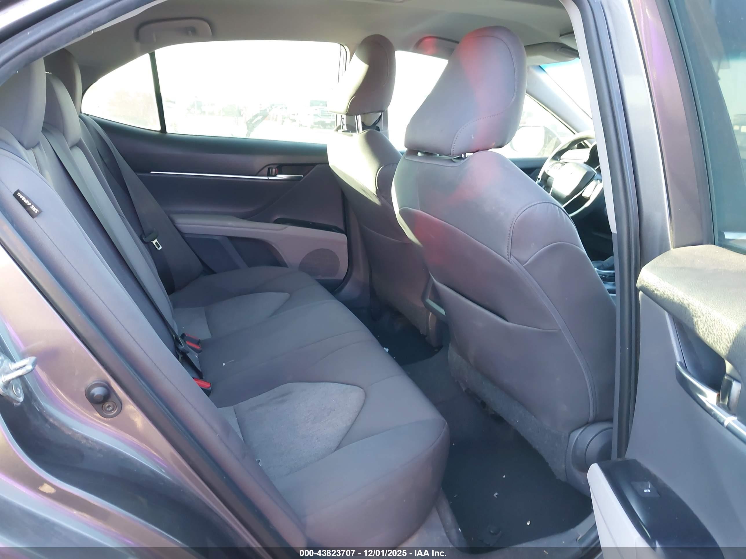 TOYOTA CAMRY image 8
