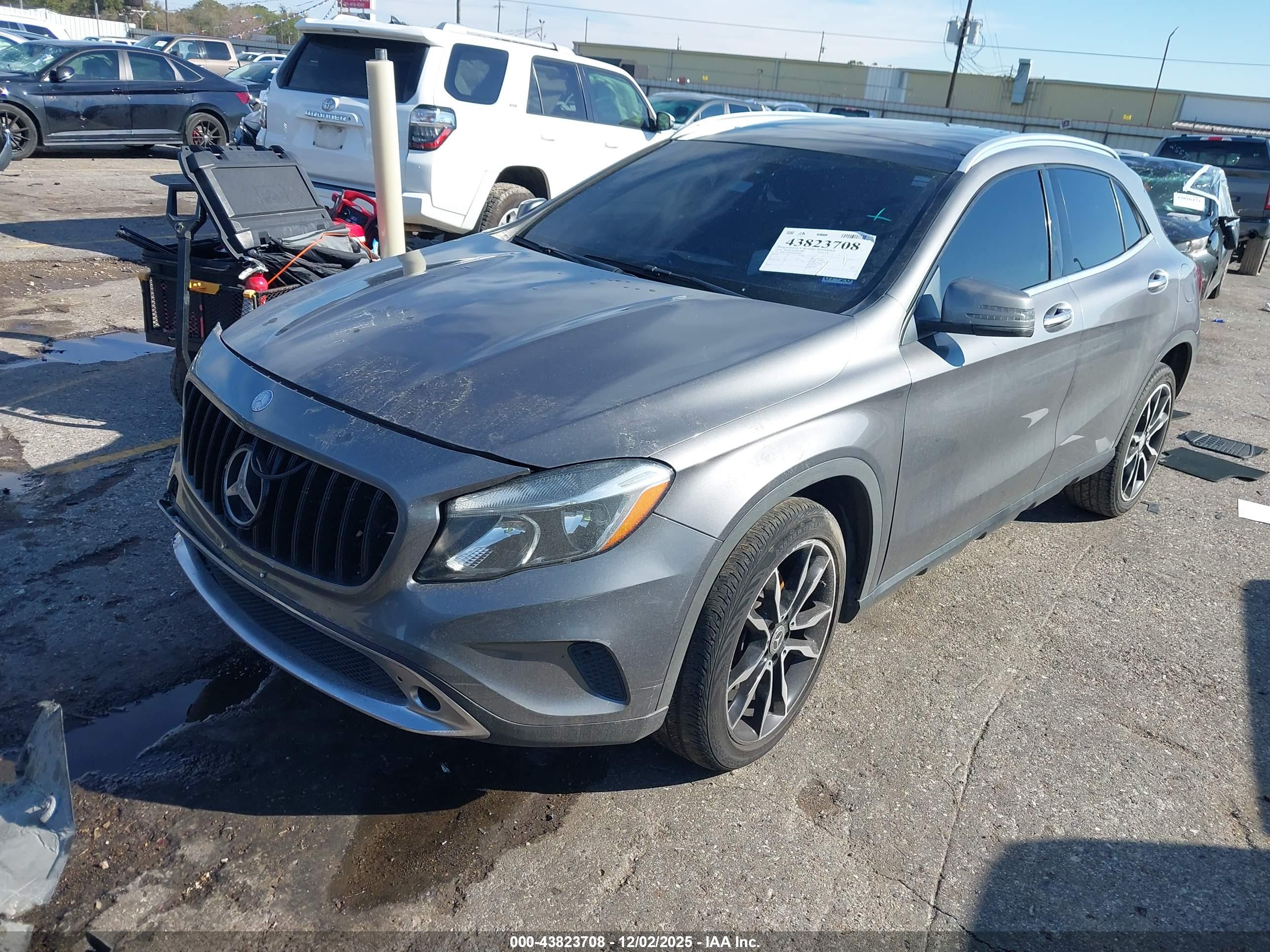 MERCEDES-BENZ GLA image 2