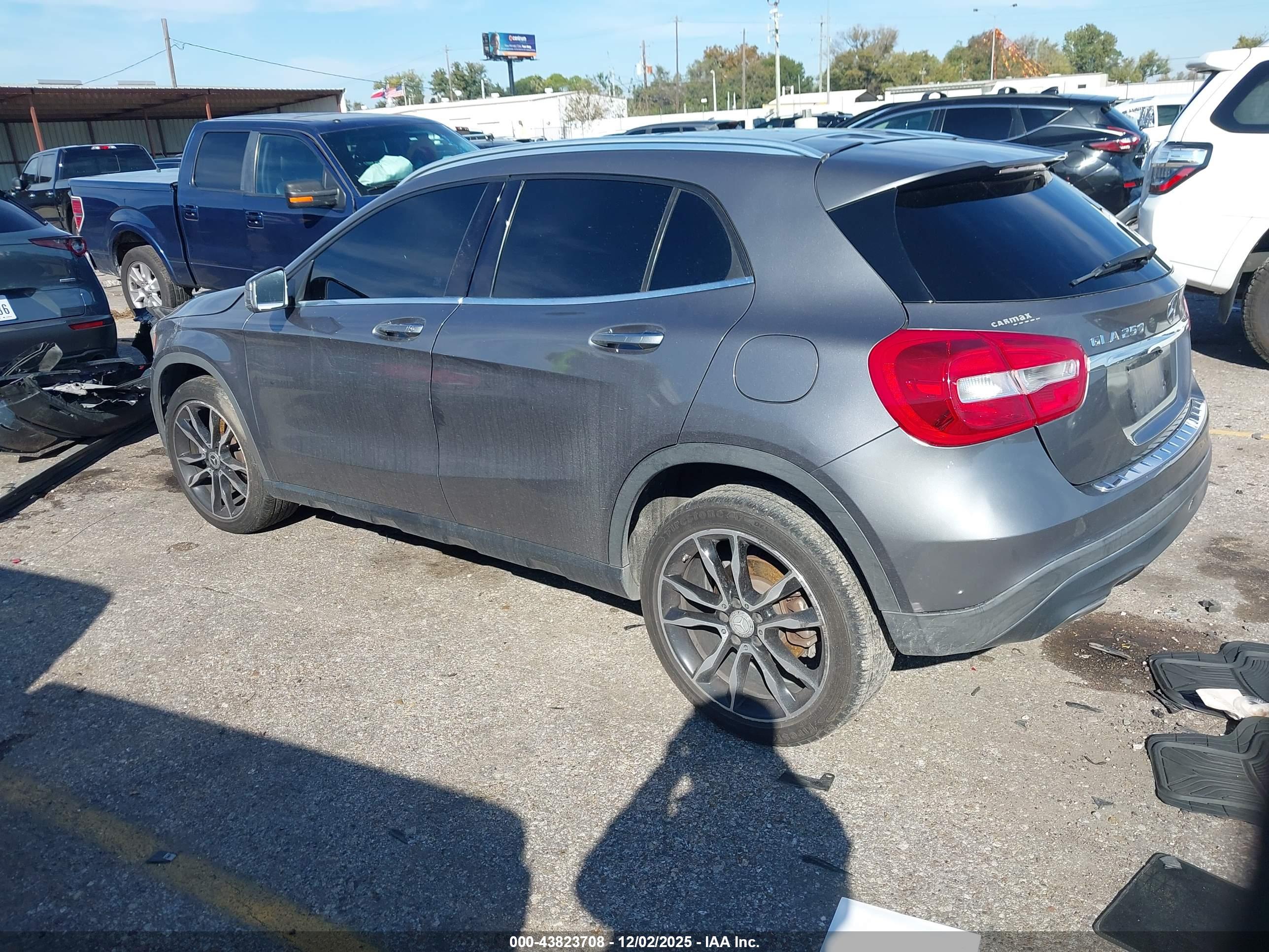 MERCEDES-BENZ GLA image 3