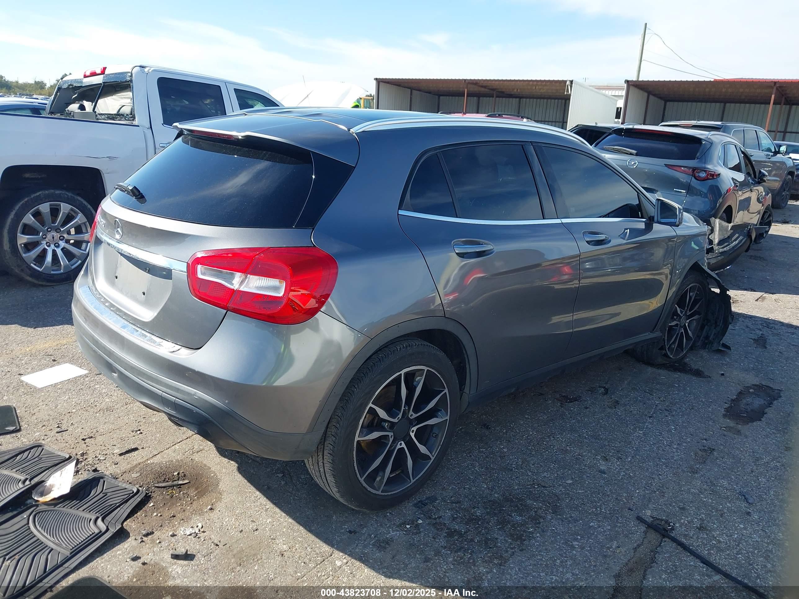 MERCEDES-BENZ GLA image 4