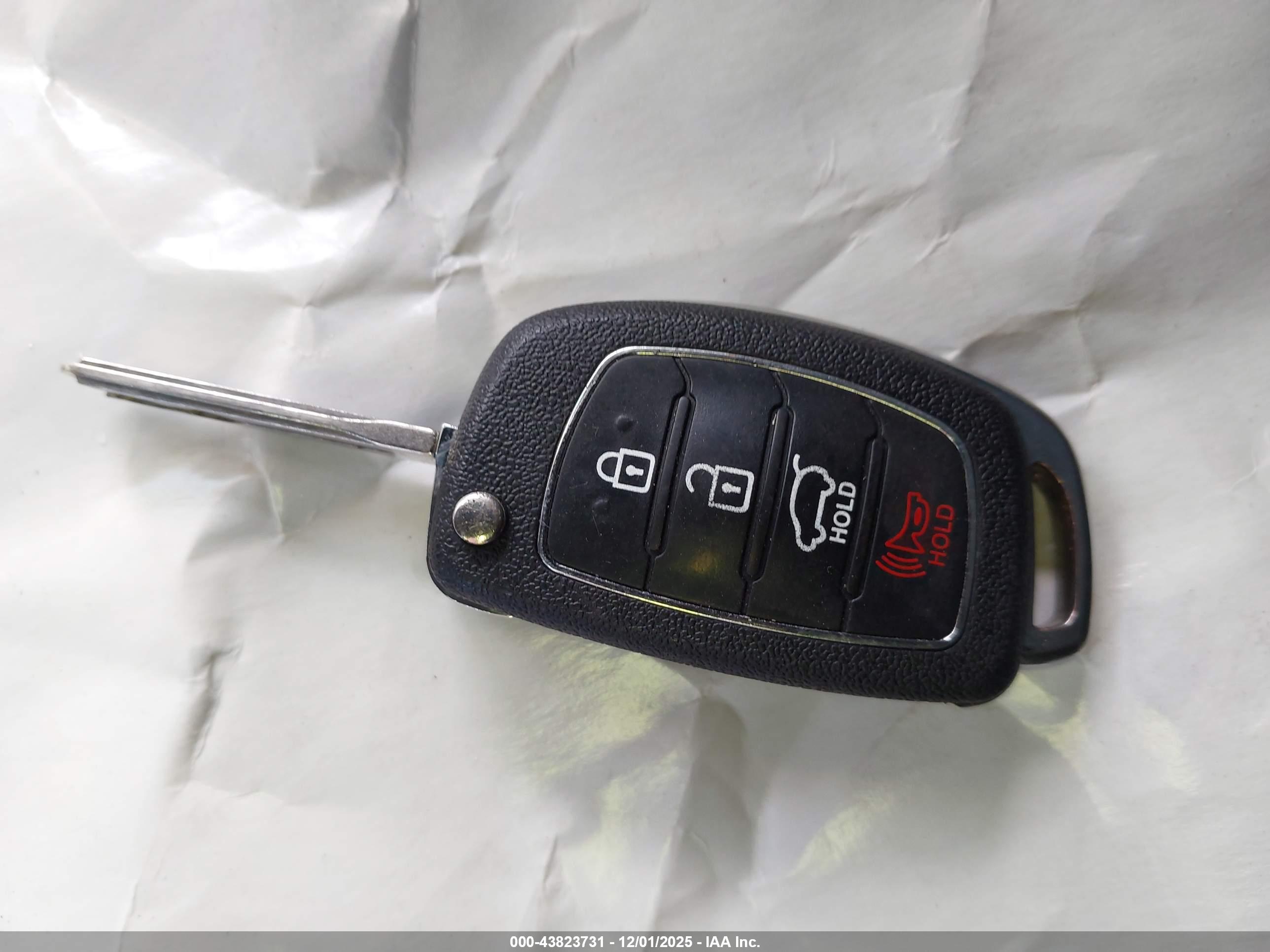 HYUNDAI TUCSON image 11