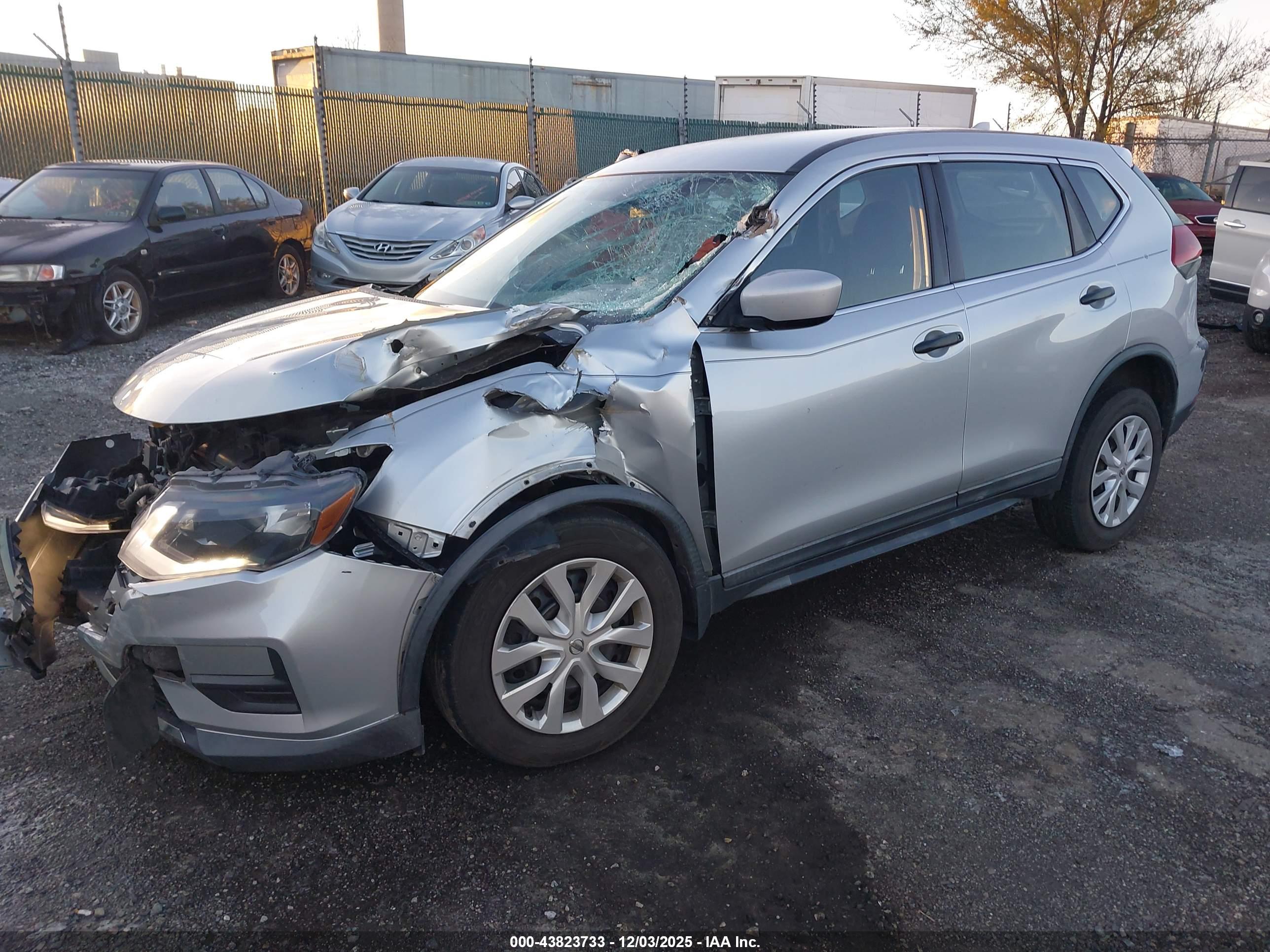 NISSAN ROGUE image 2