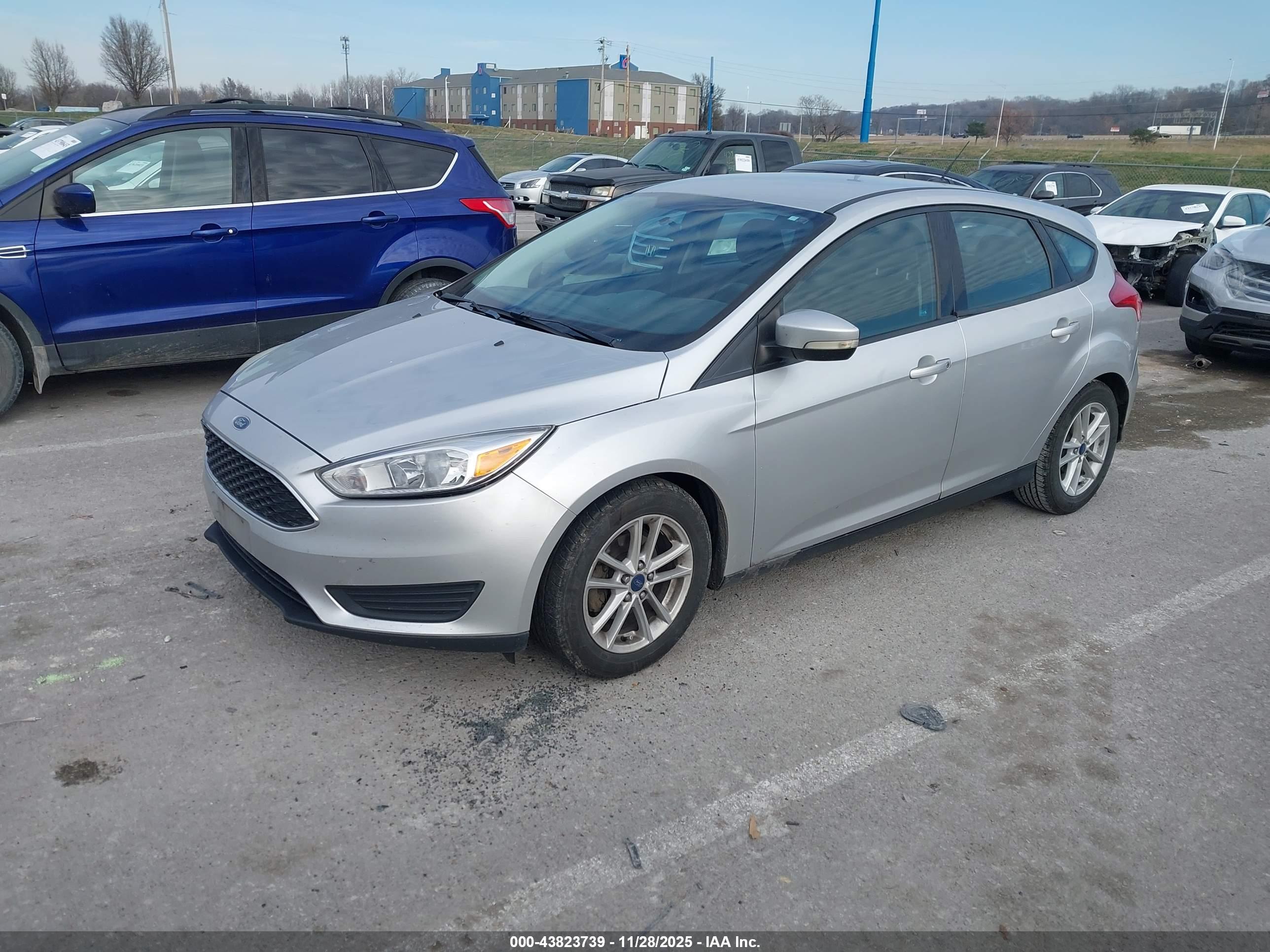 FORD FOCUS image 2