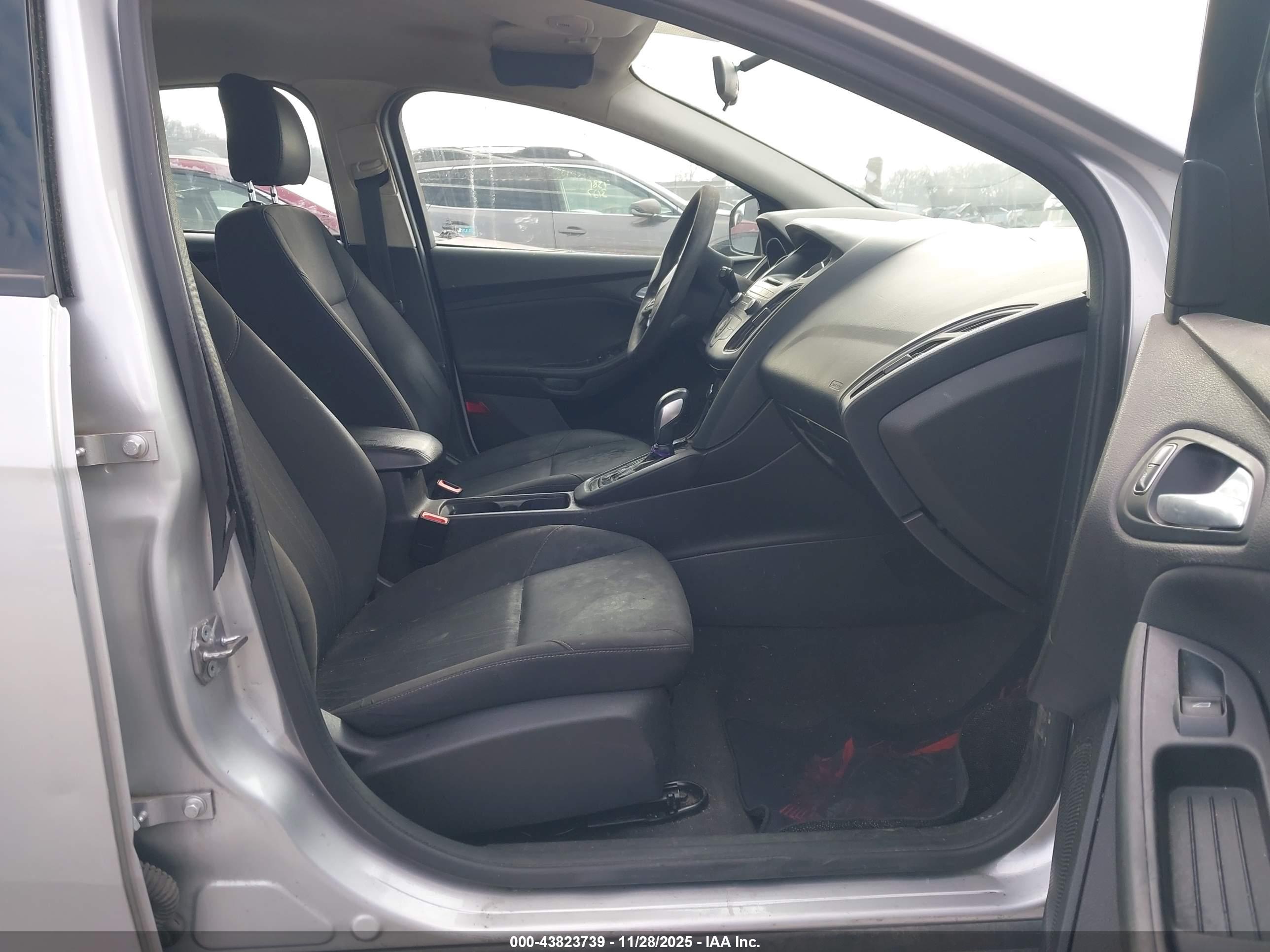 FORD FOCUS image 5