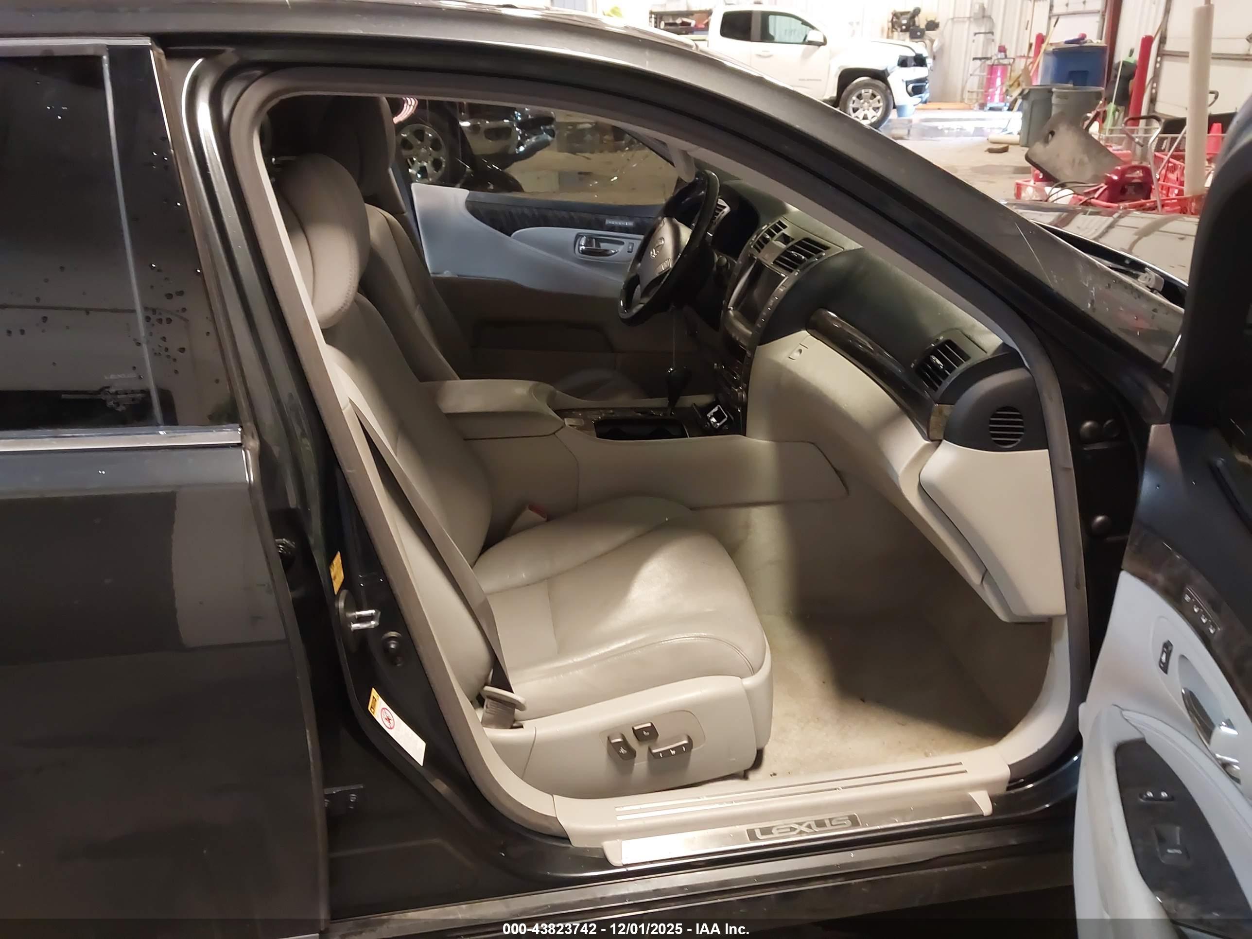 LEXUS LS image 5