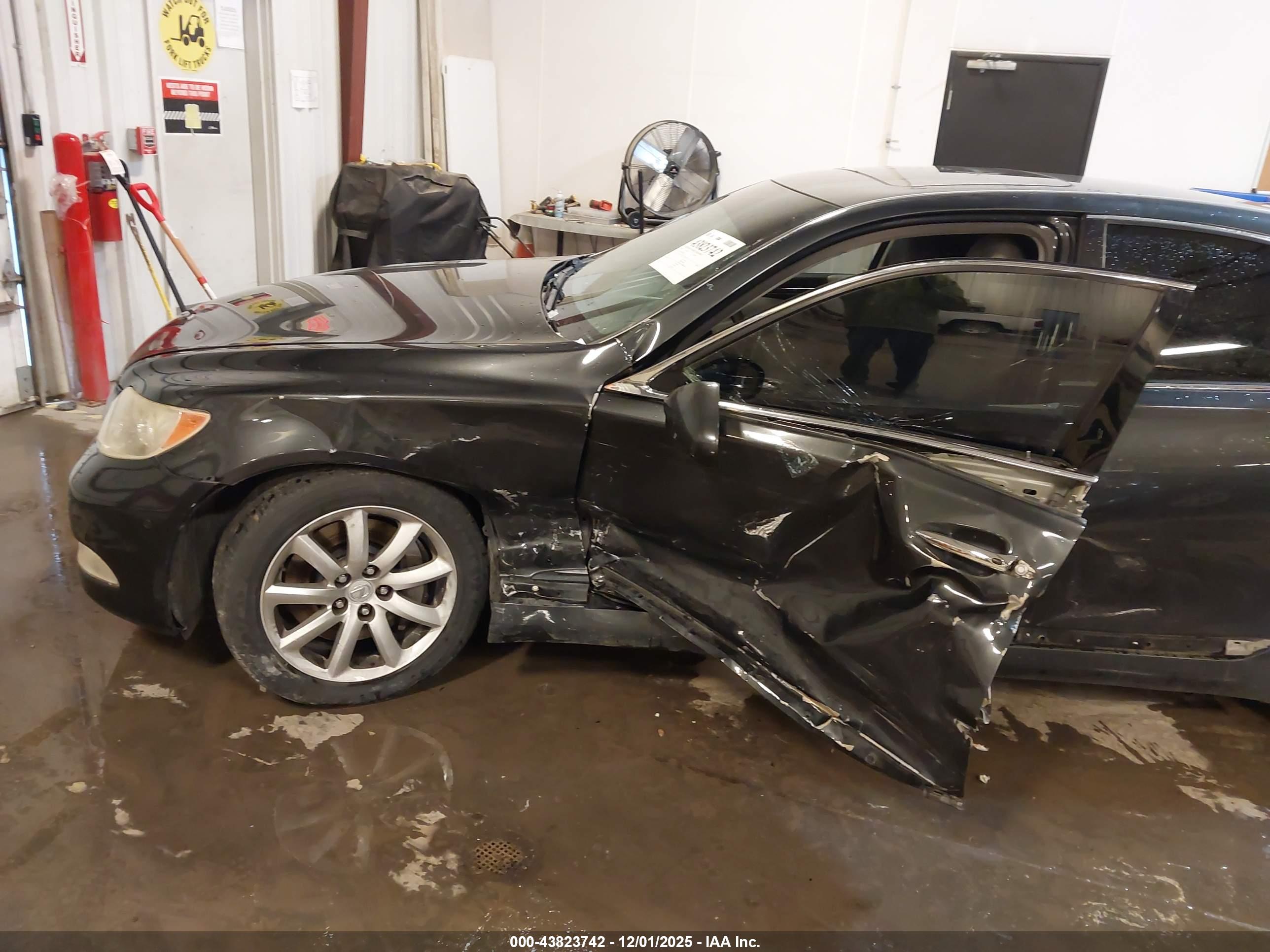 LEXUS LS image 6