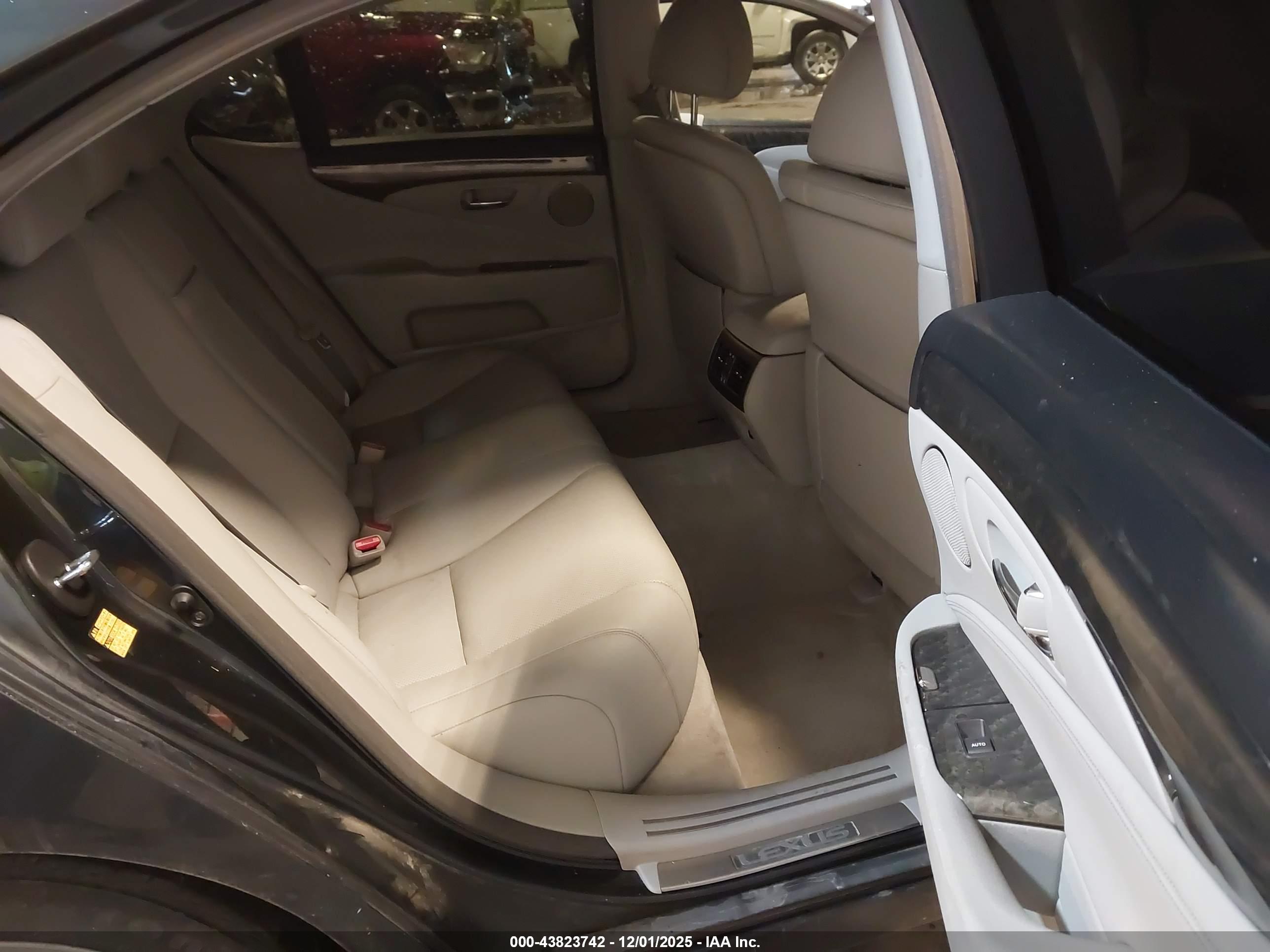 LEXUS LS image 8