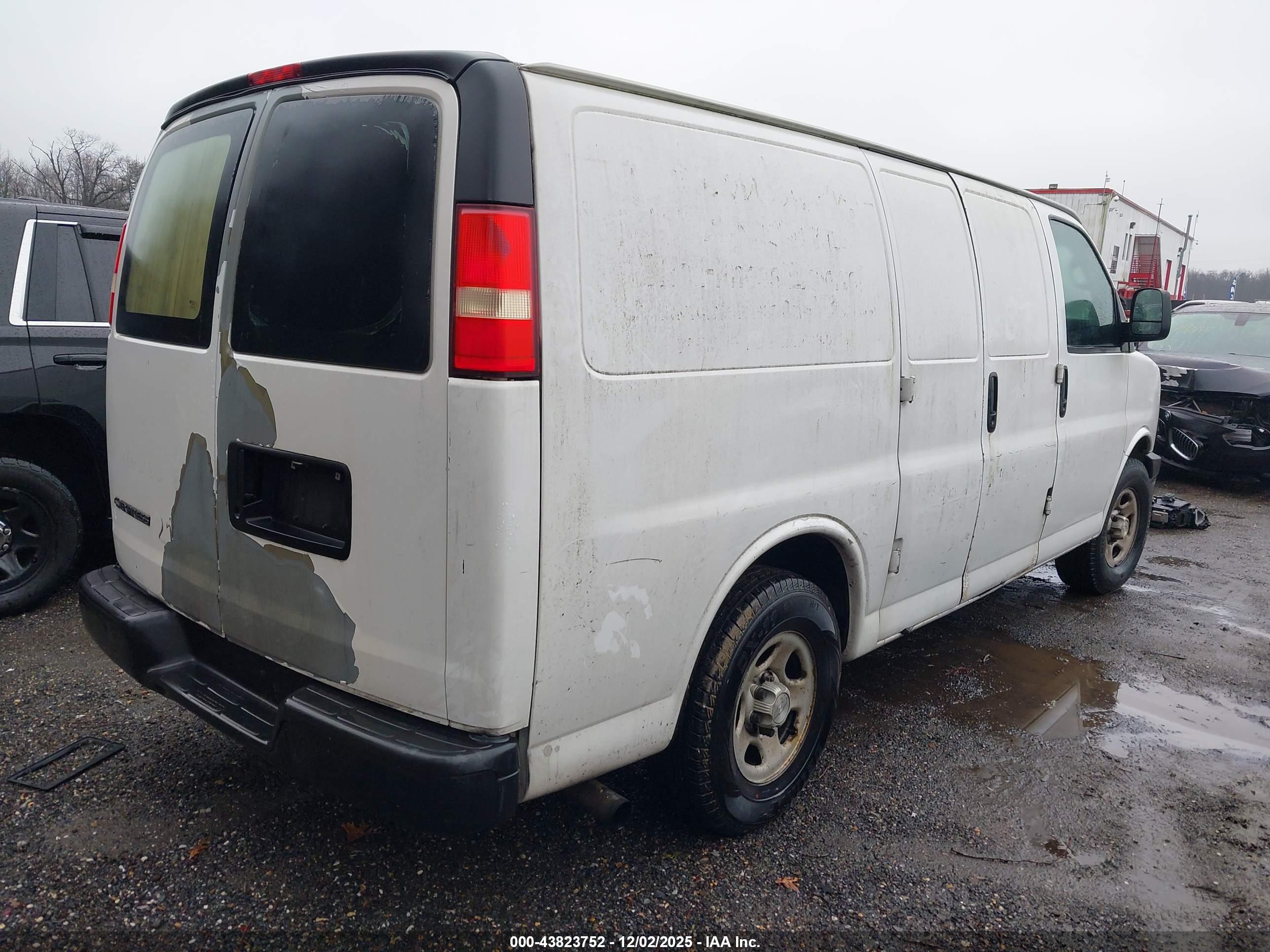 CHEVROLET EXPRESS image 4