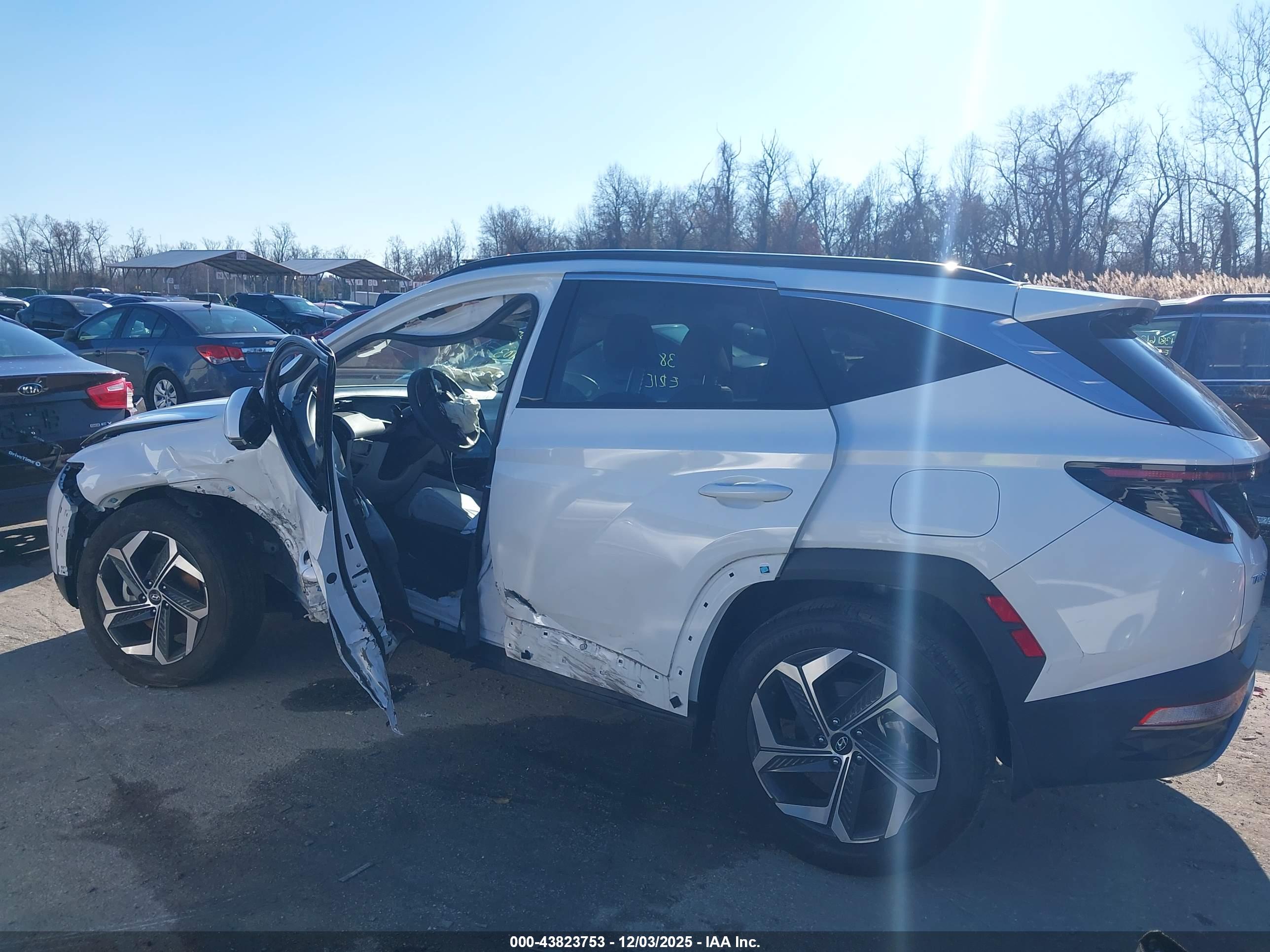 HYUNDAI TUCSON image 6