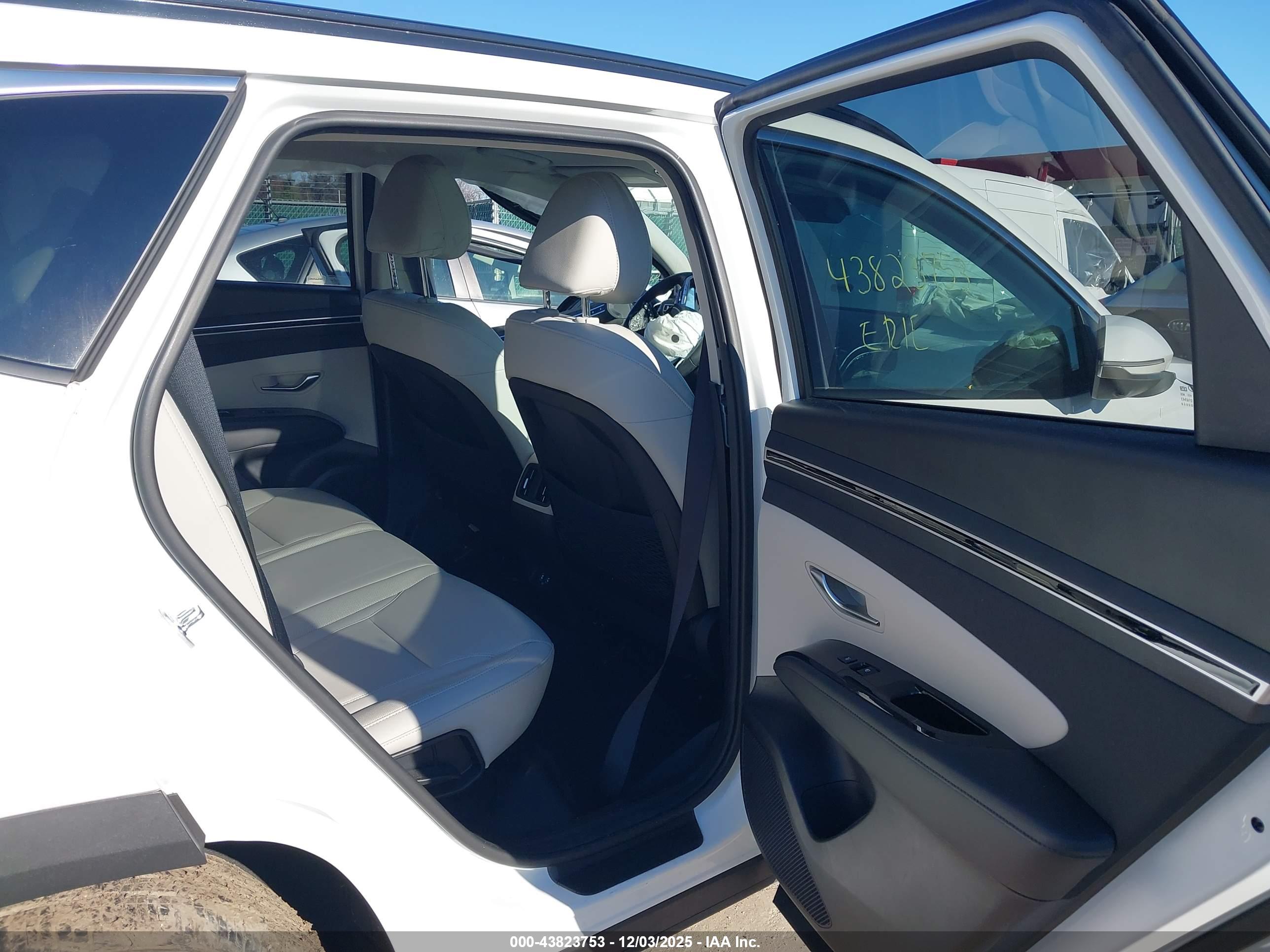 HYUNDAI TUCSON image 8