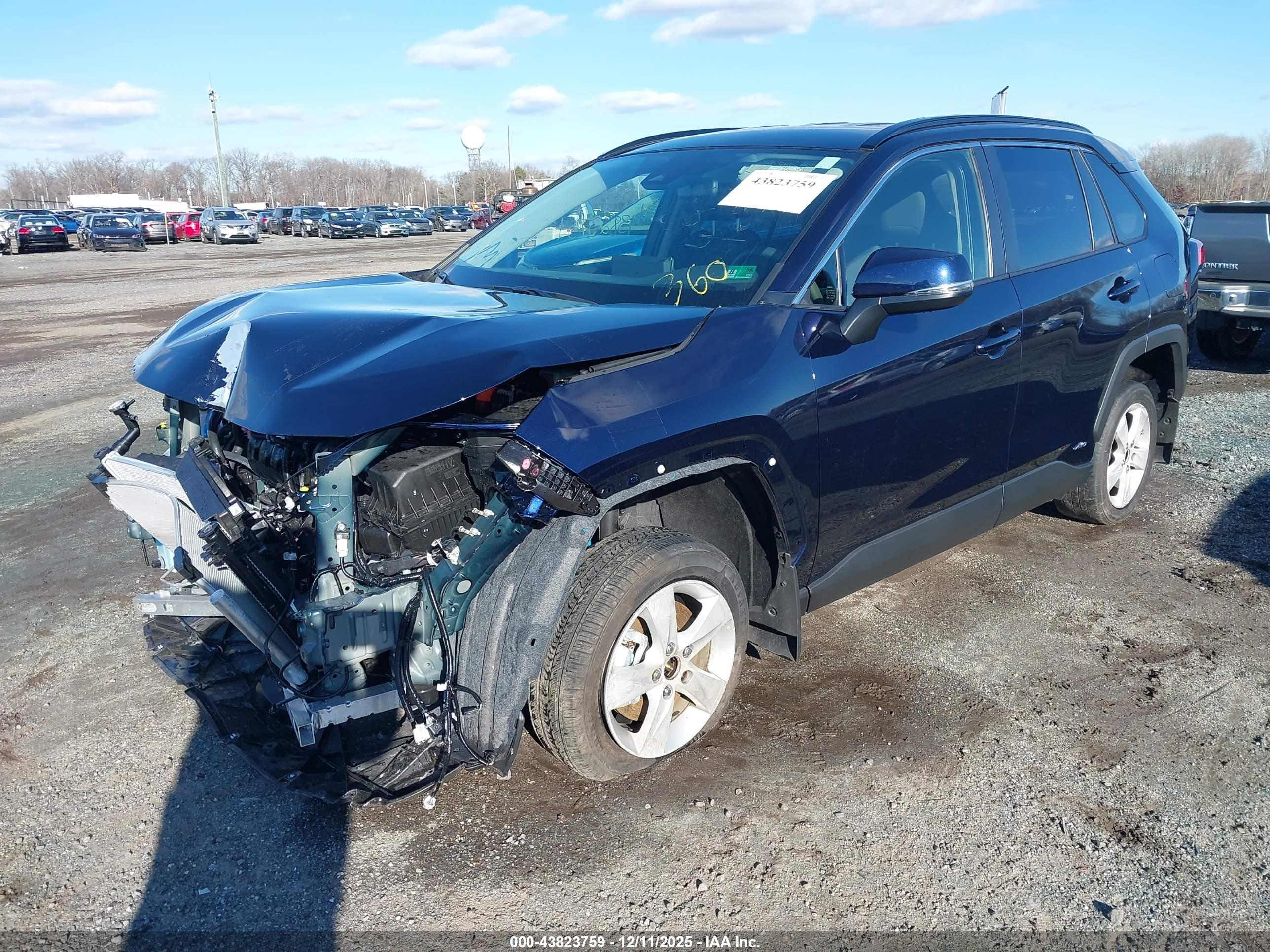 TOYOTA RAV4 image 2