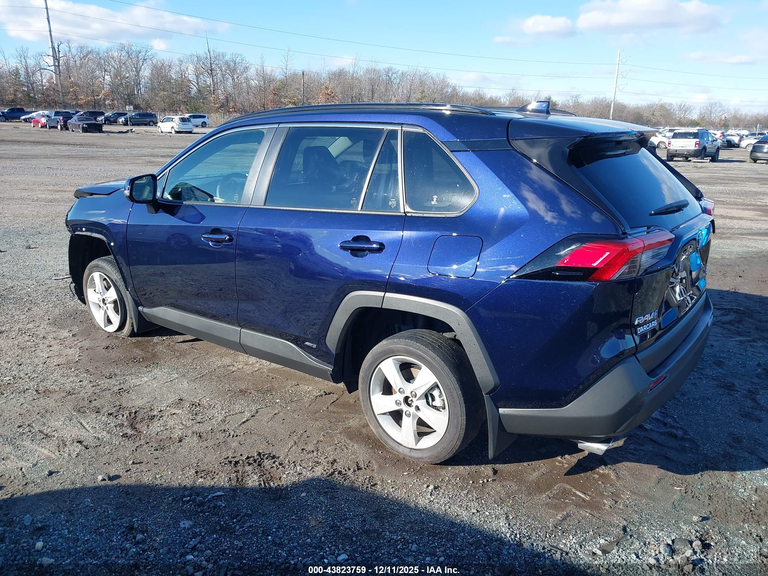 TOYOTA RAV4 image 3