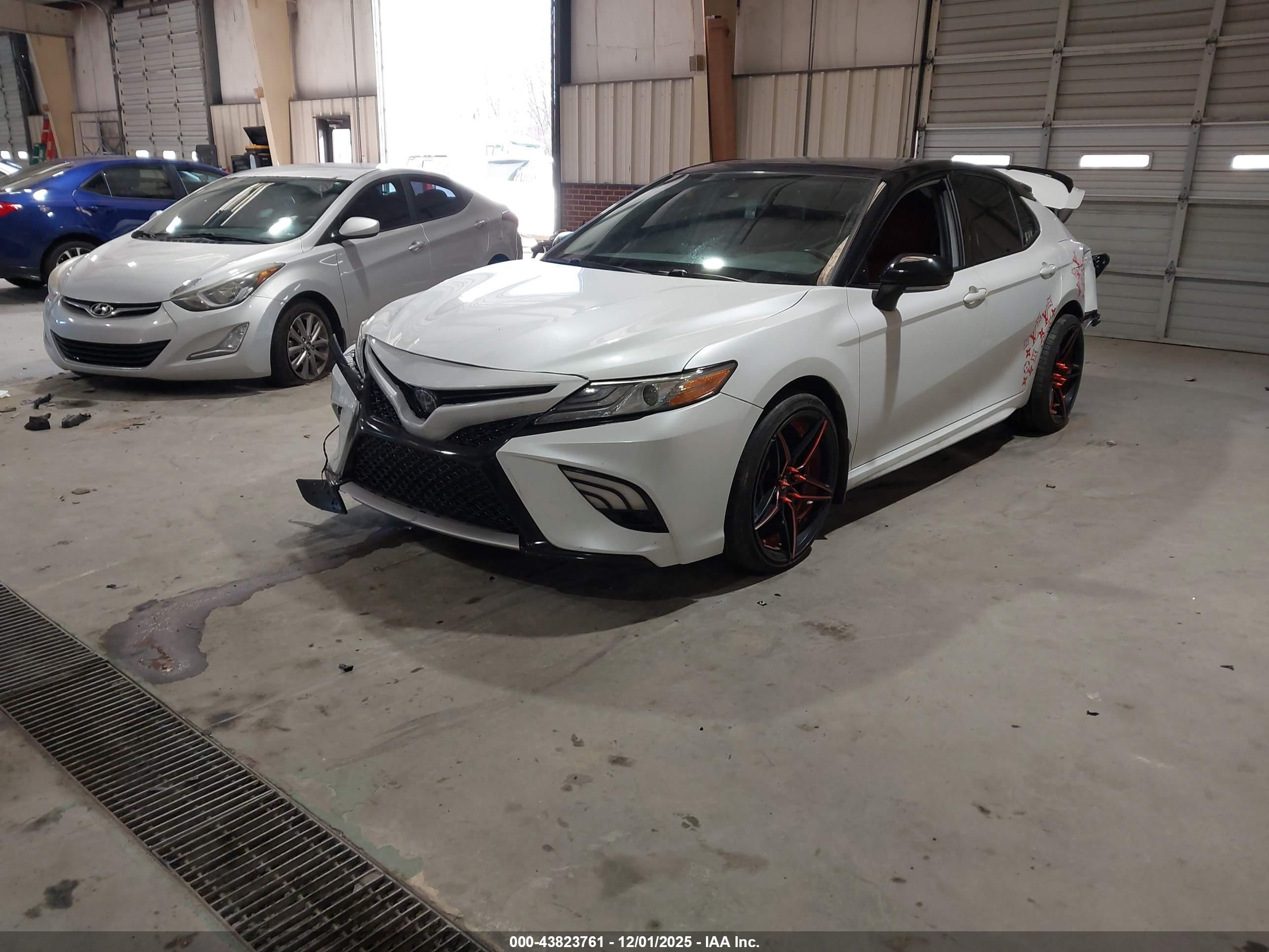 TOYOTA CAMRY image 2