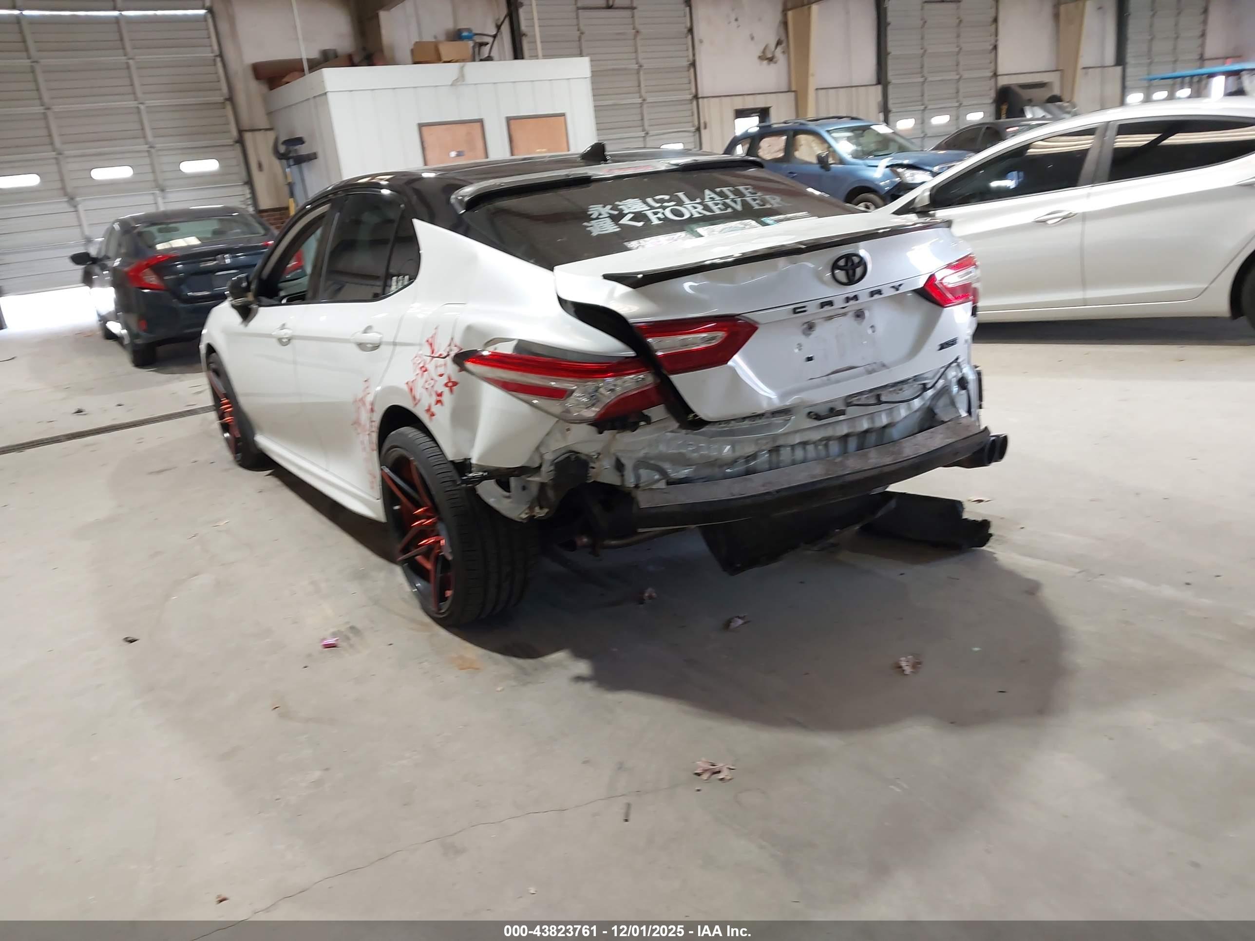 TOYOTA CAMRY image 3
