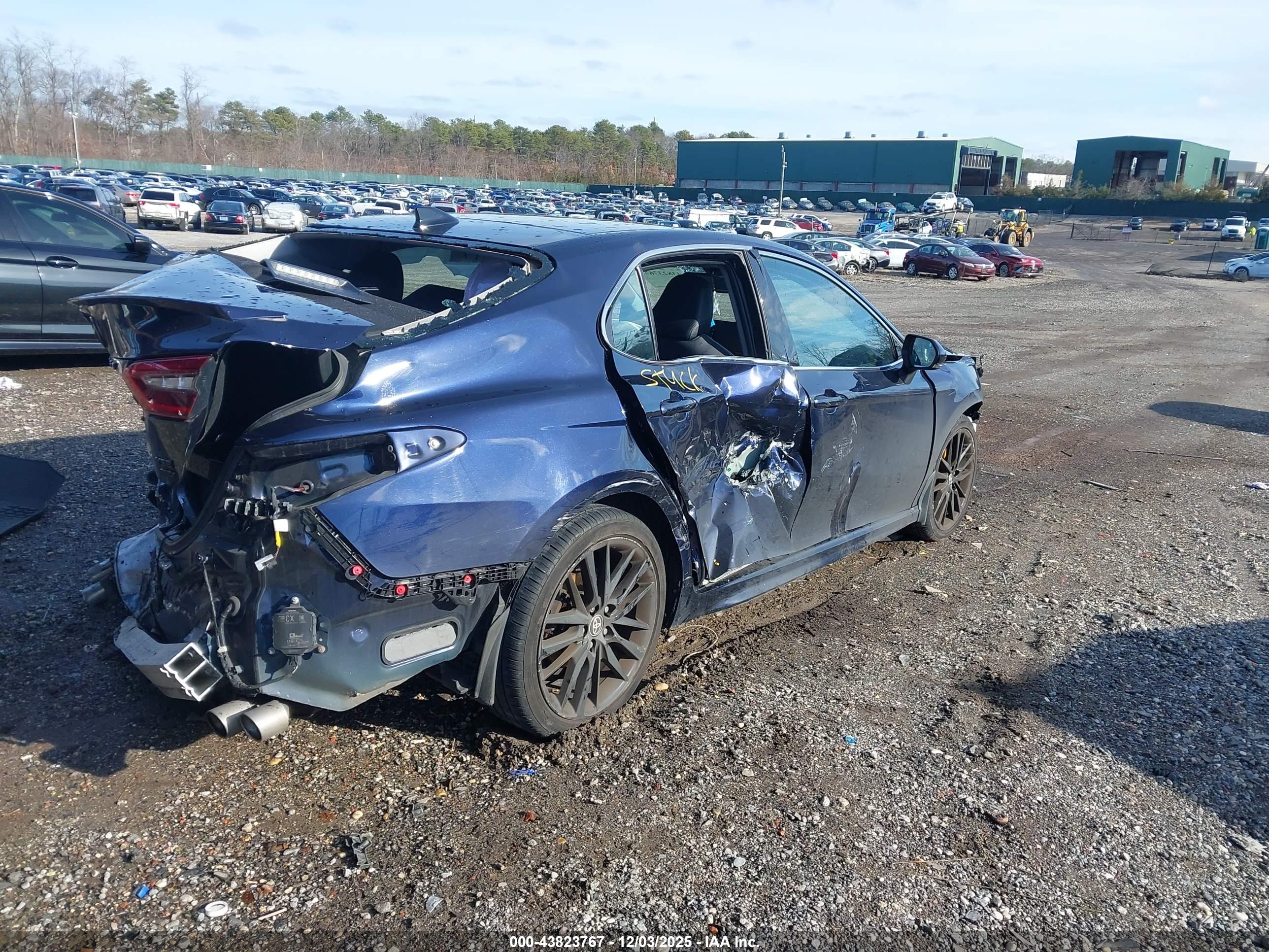 TOYOTA CAMRY image 4