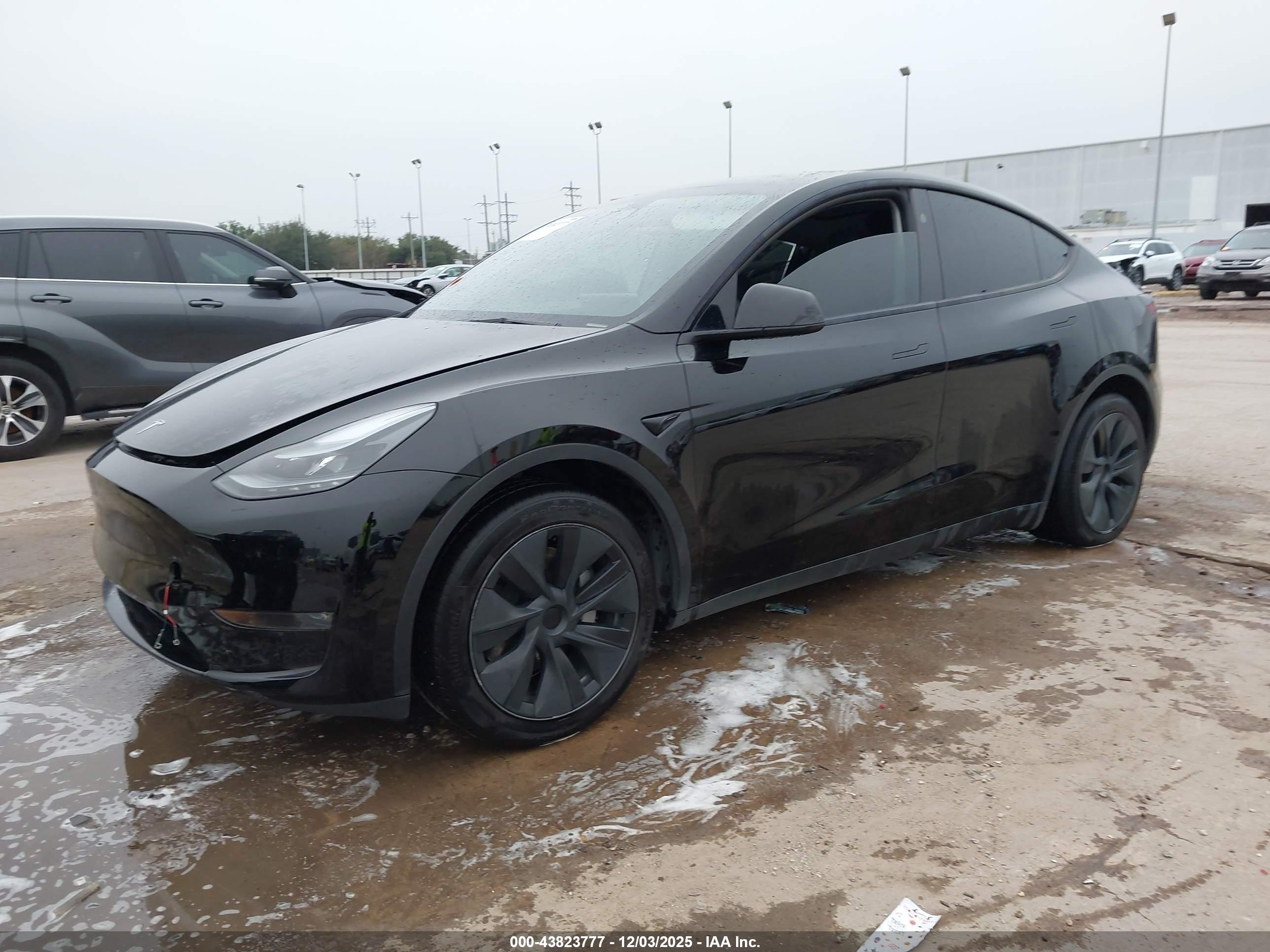 TESLA MODEL image 2