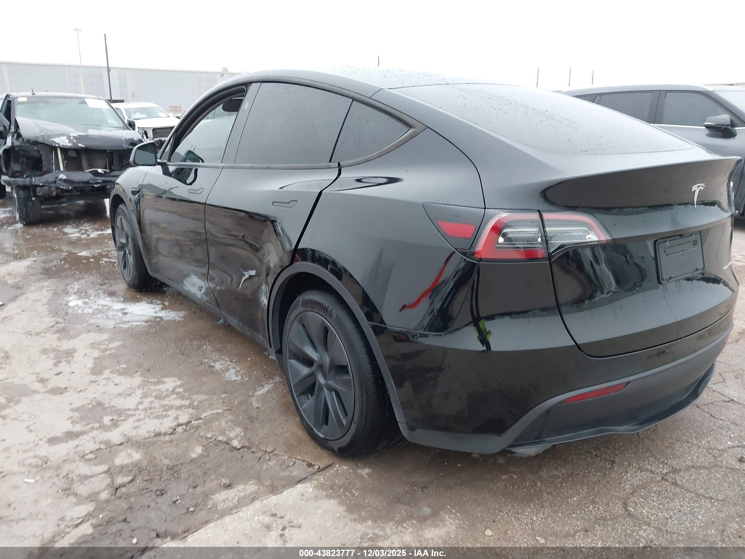 TESLA MODEL image 3