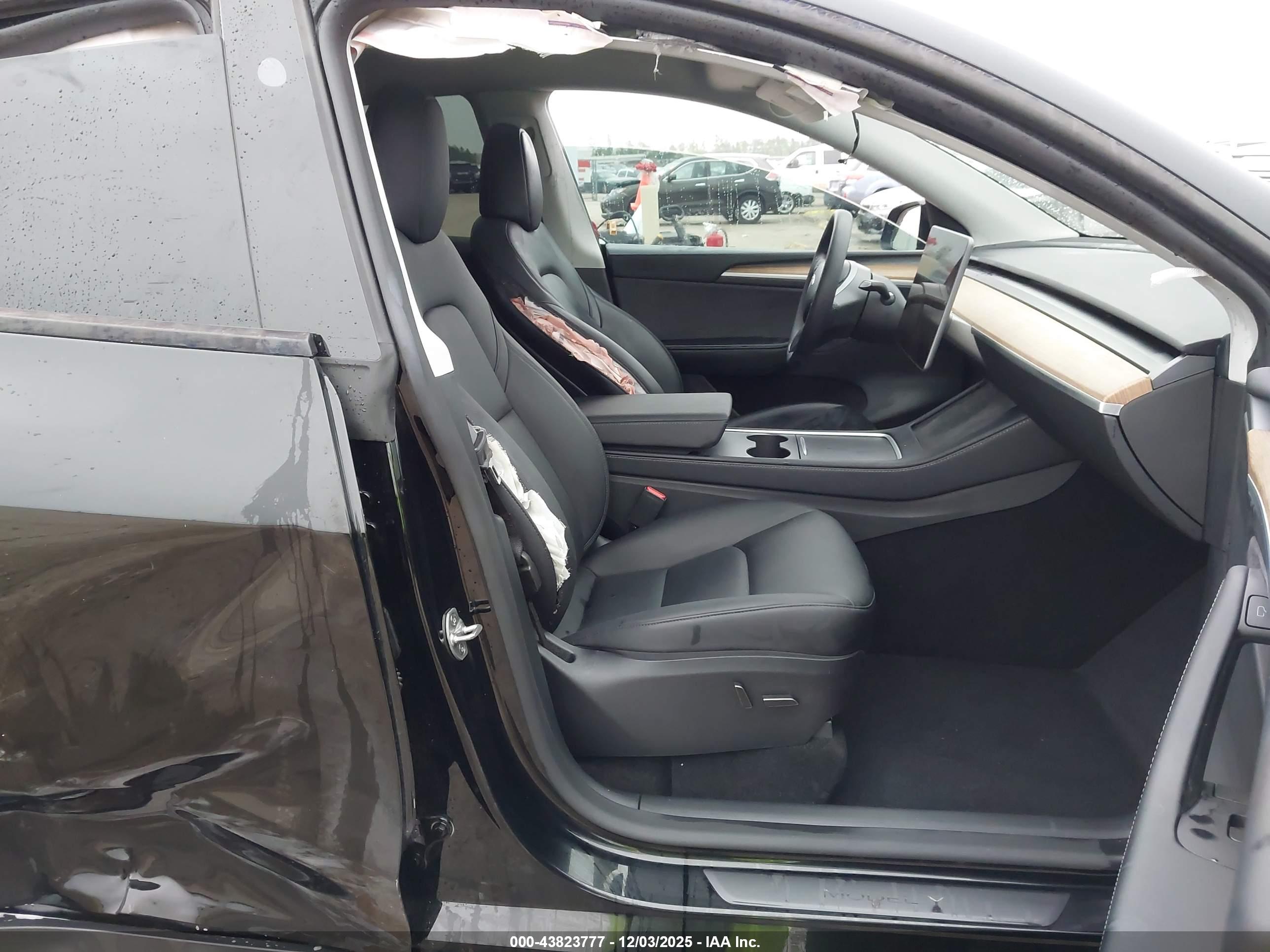 TESLA MODEL image 5