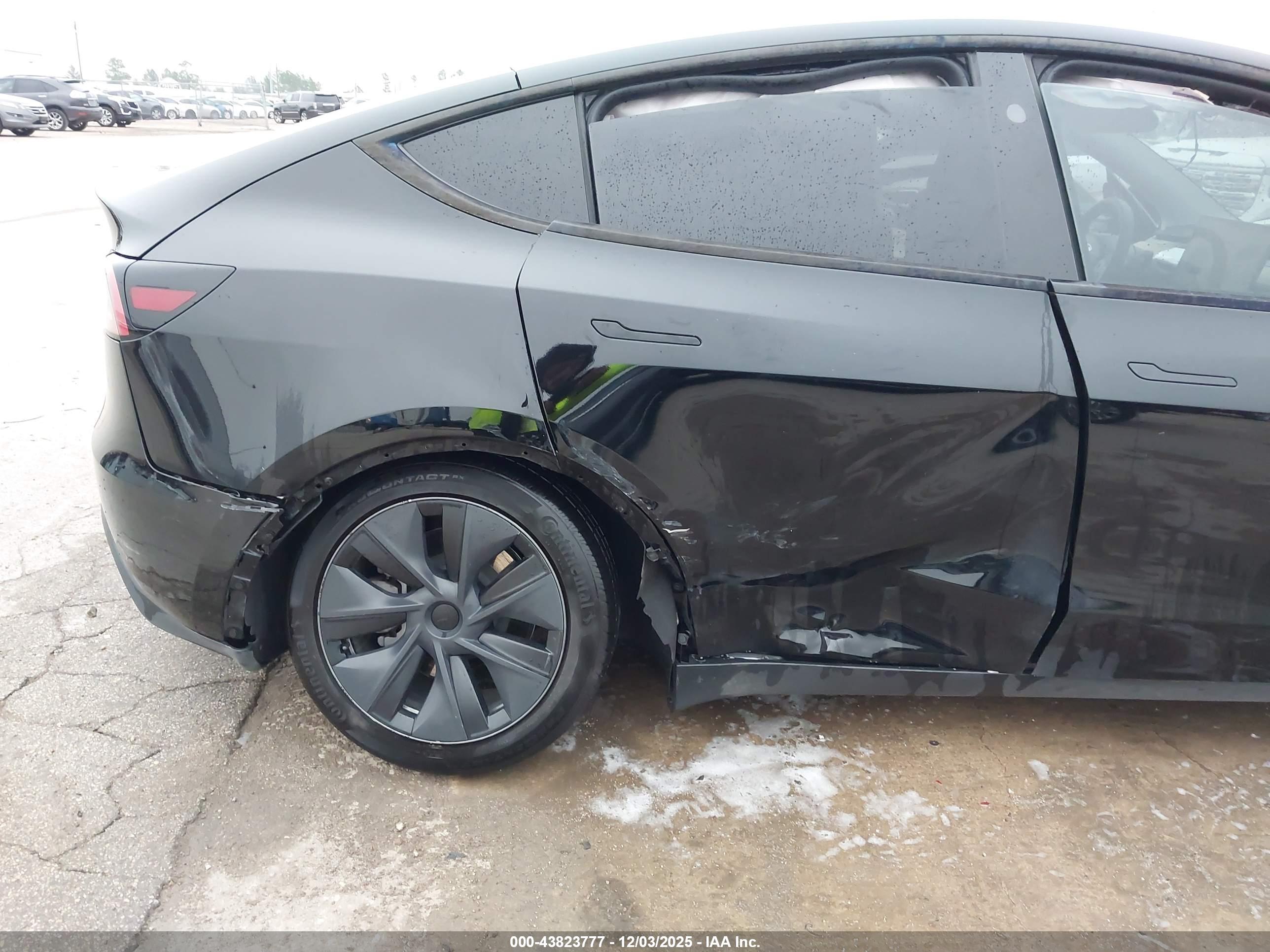 TESLA MODEL image 6