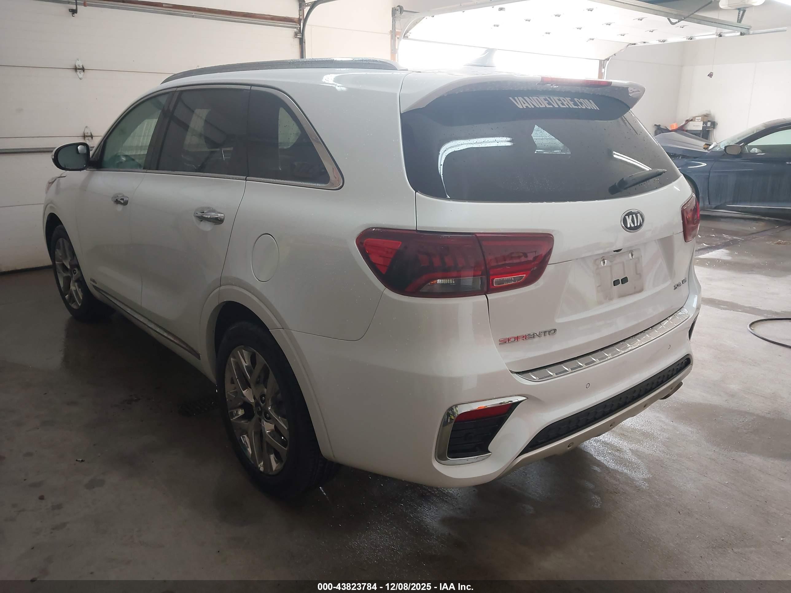 KIA SORENTO image 3
