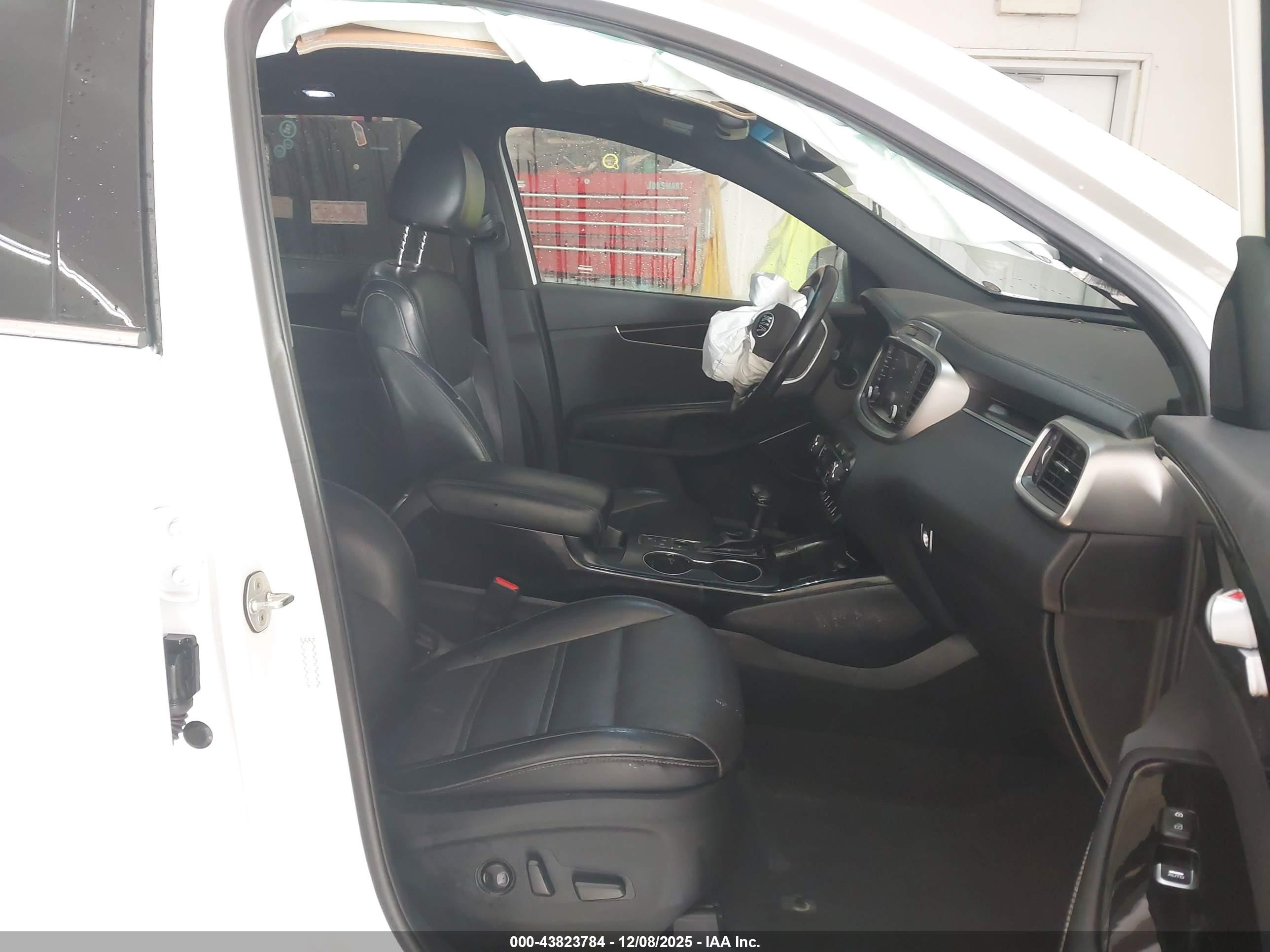 KIA SORENTO image 5