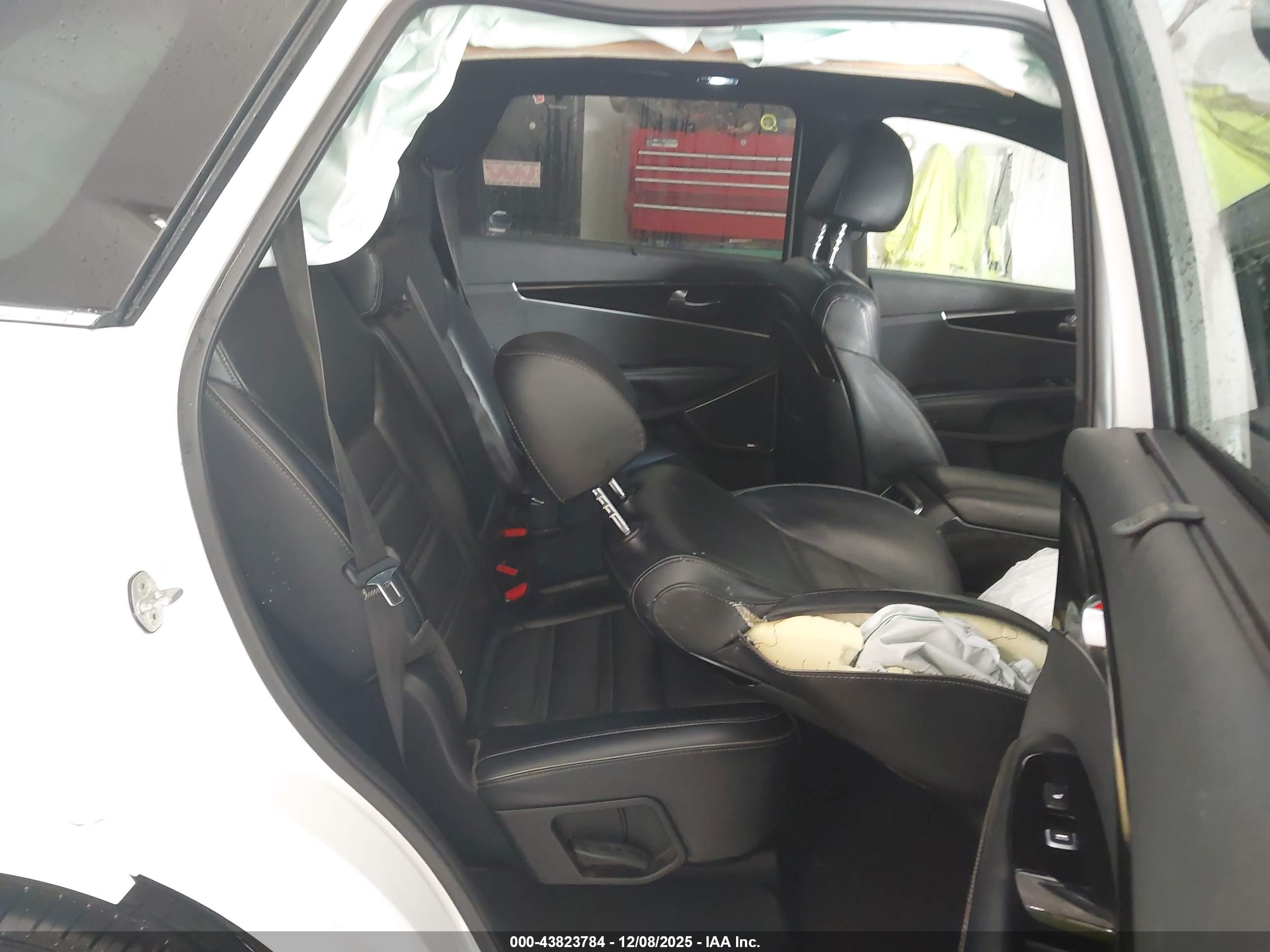 KIA SORENTO image 8