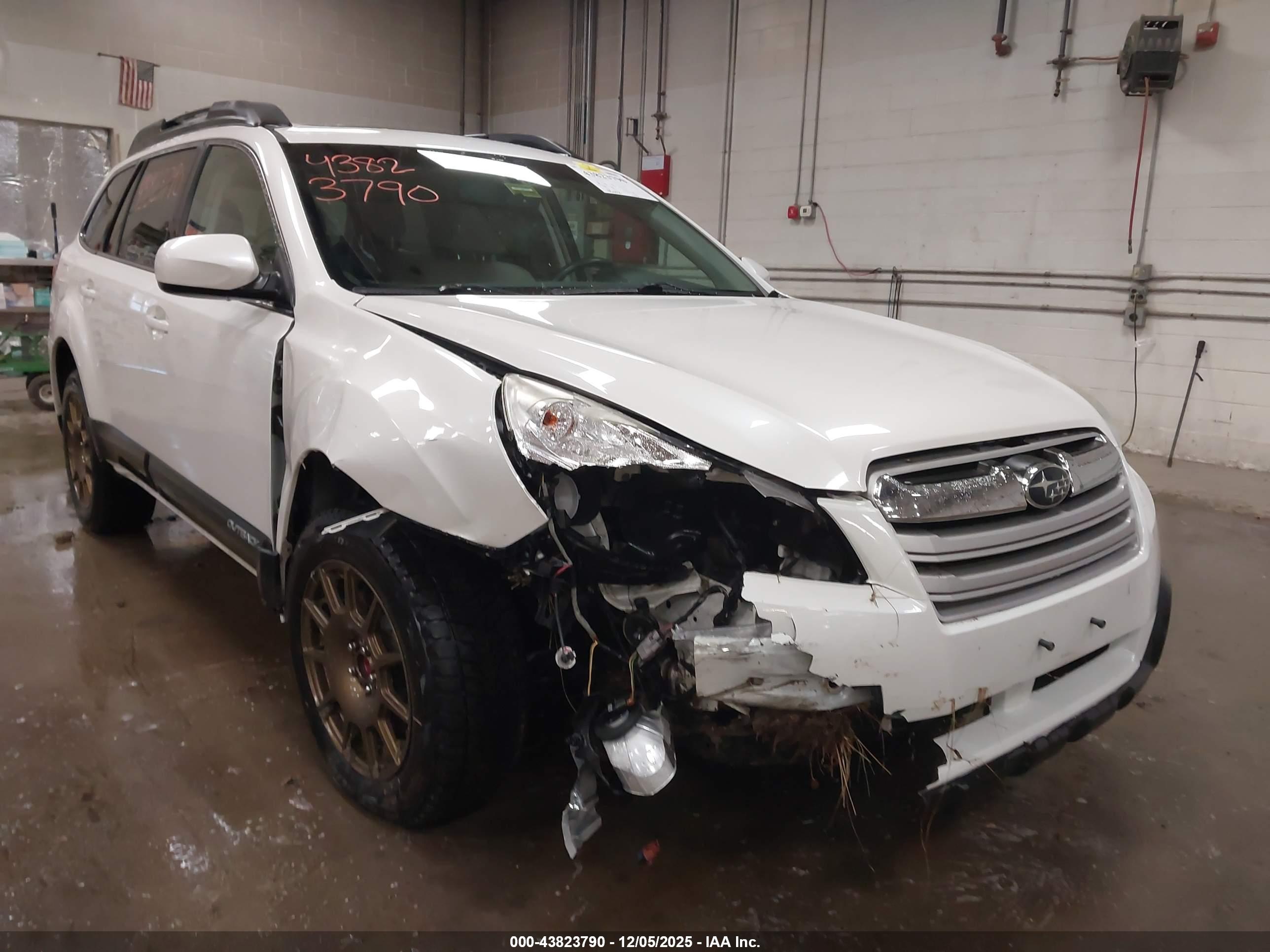 SUBARU OUTBACK image 6