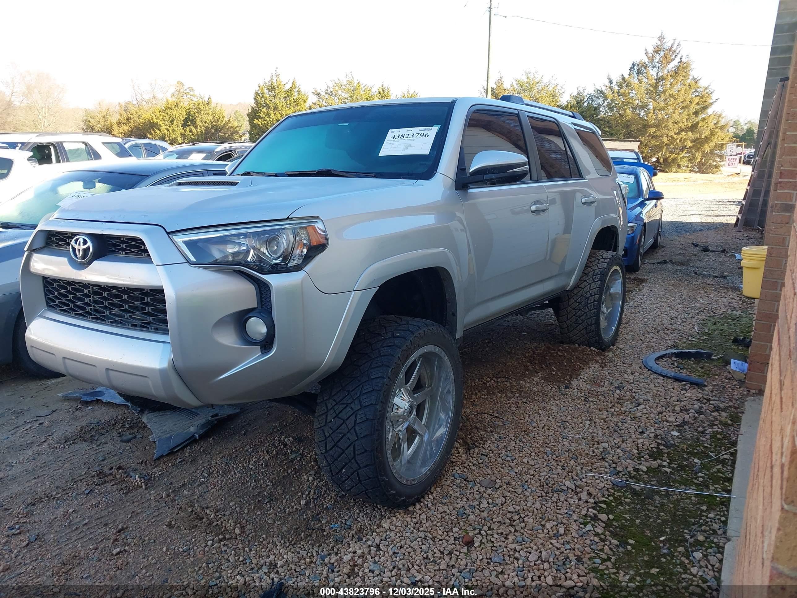 TOYOTA 4RUNNER image 2