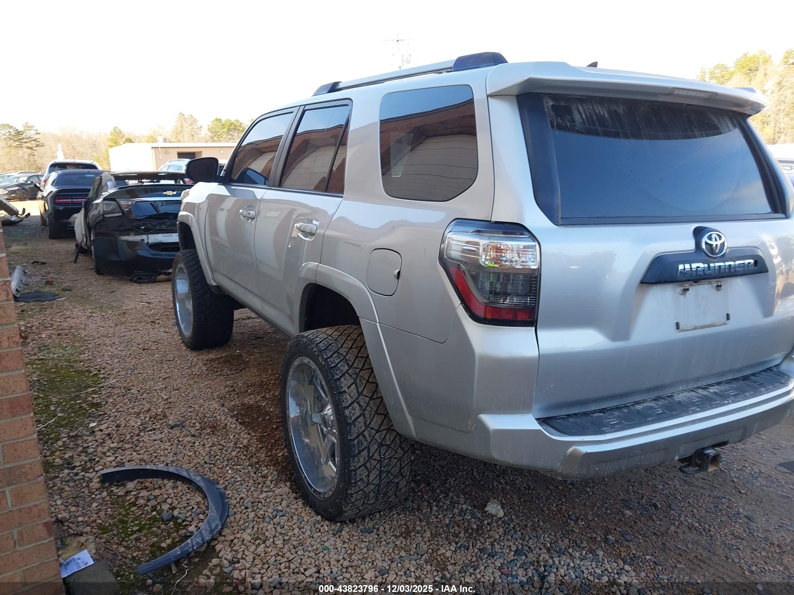 TOYOTA 4RUNNER image 3