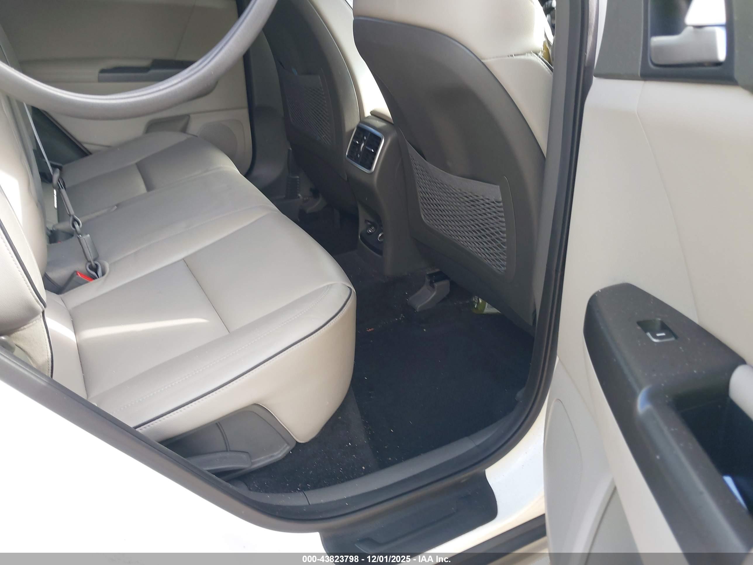 KIA SPORTAGE image 8