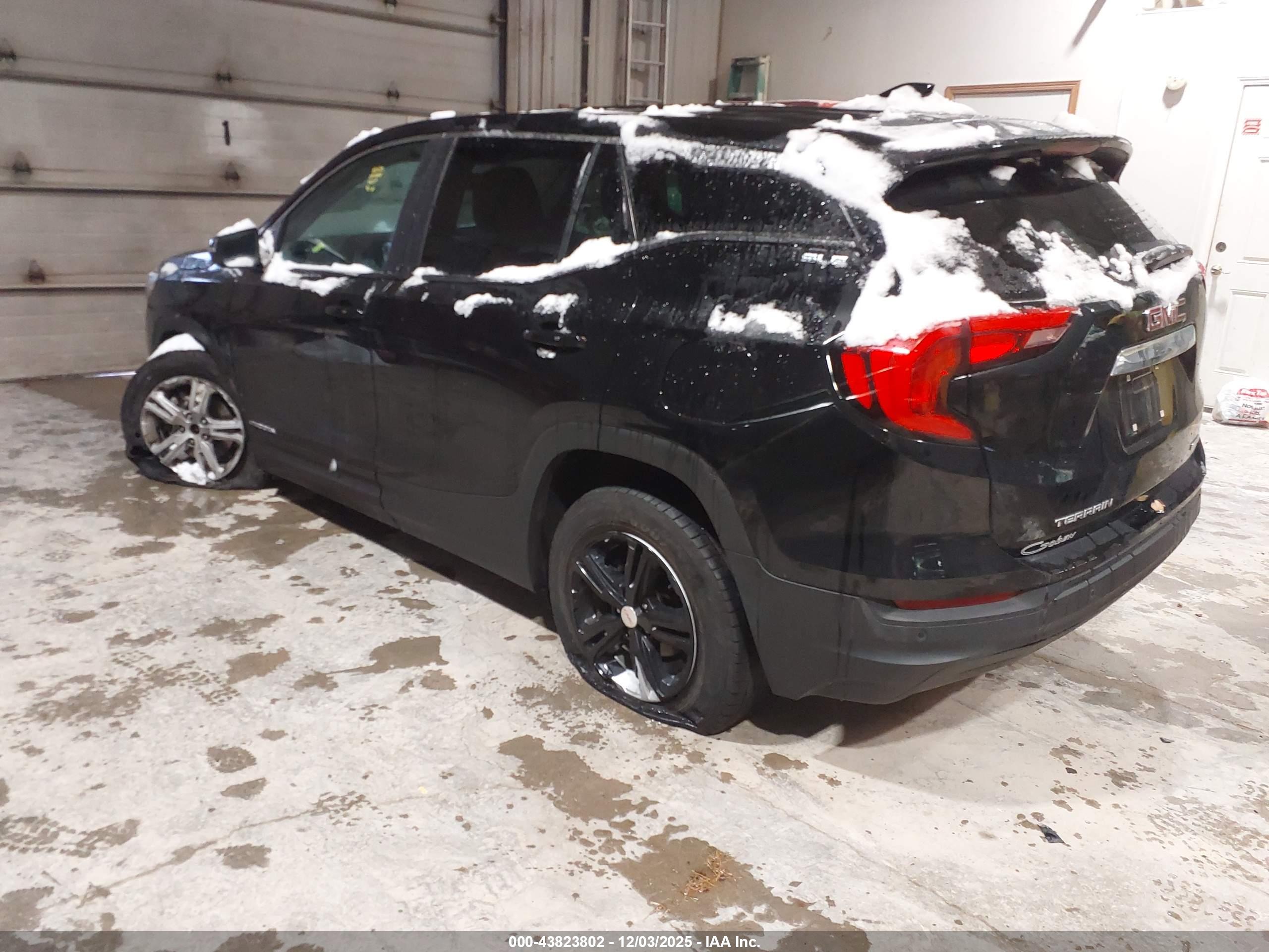 GMC TERRAIN image 3