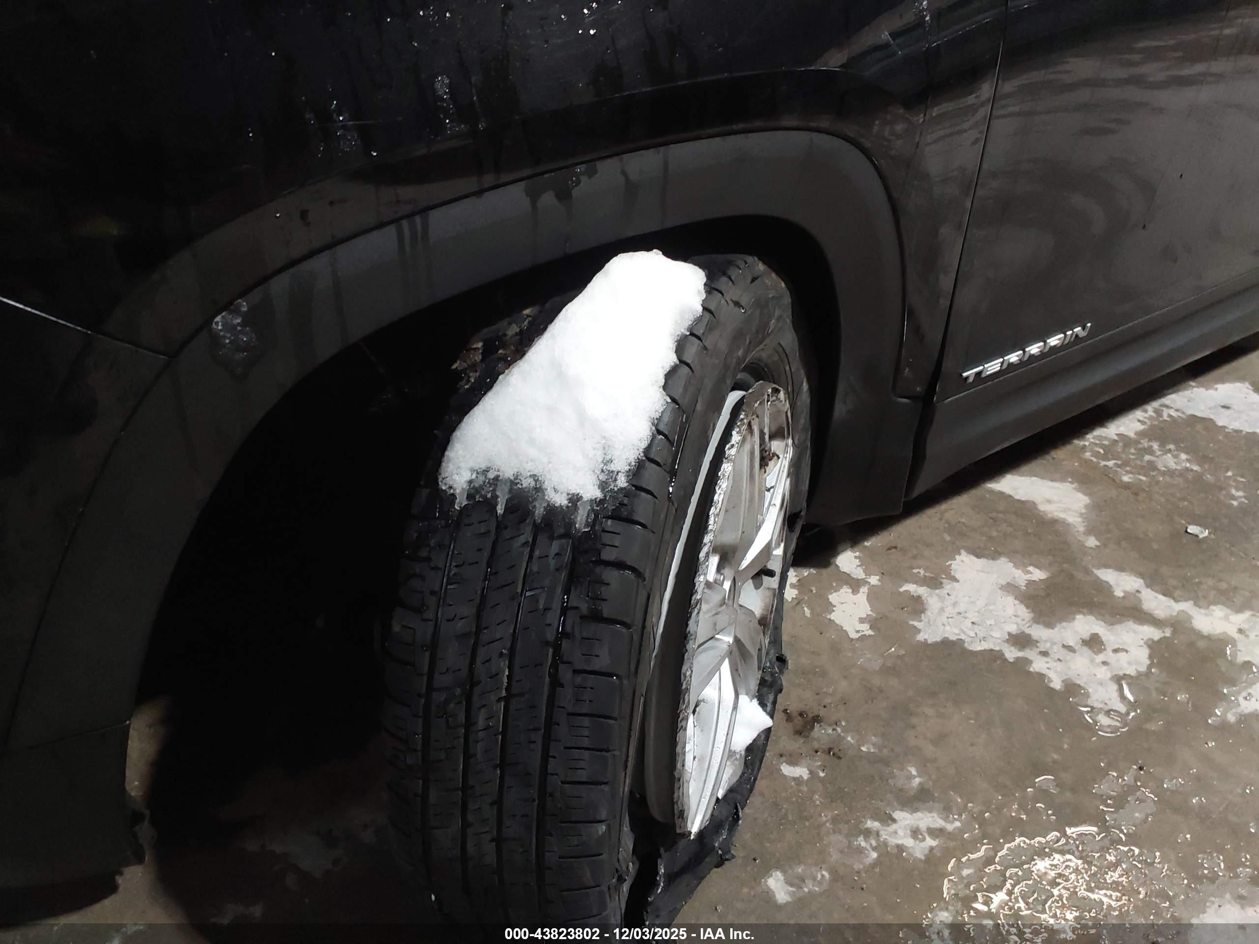 GMC TERRAIN image 6