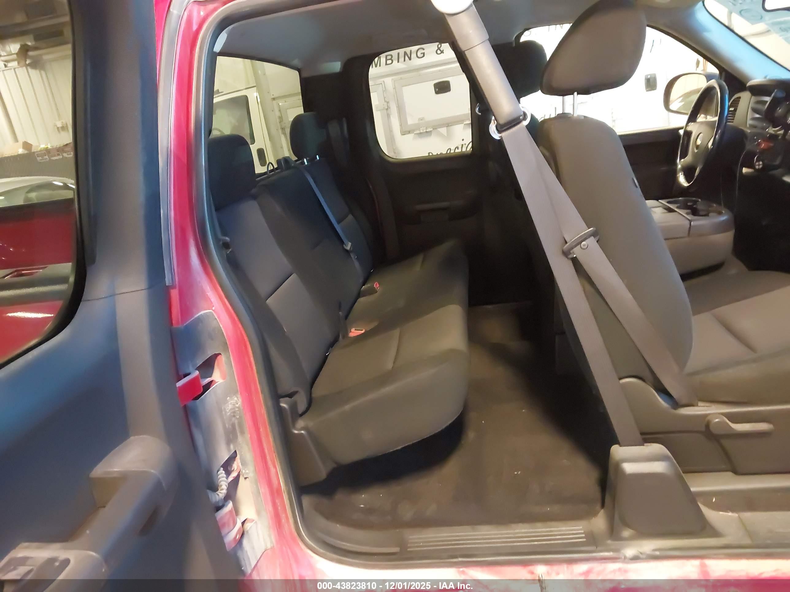 CHEVROLET SILVERADO image 8
