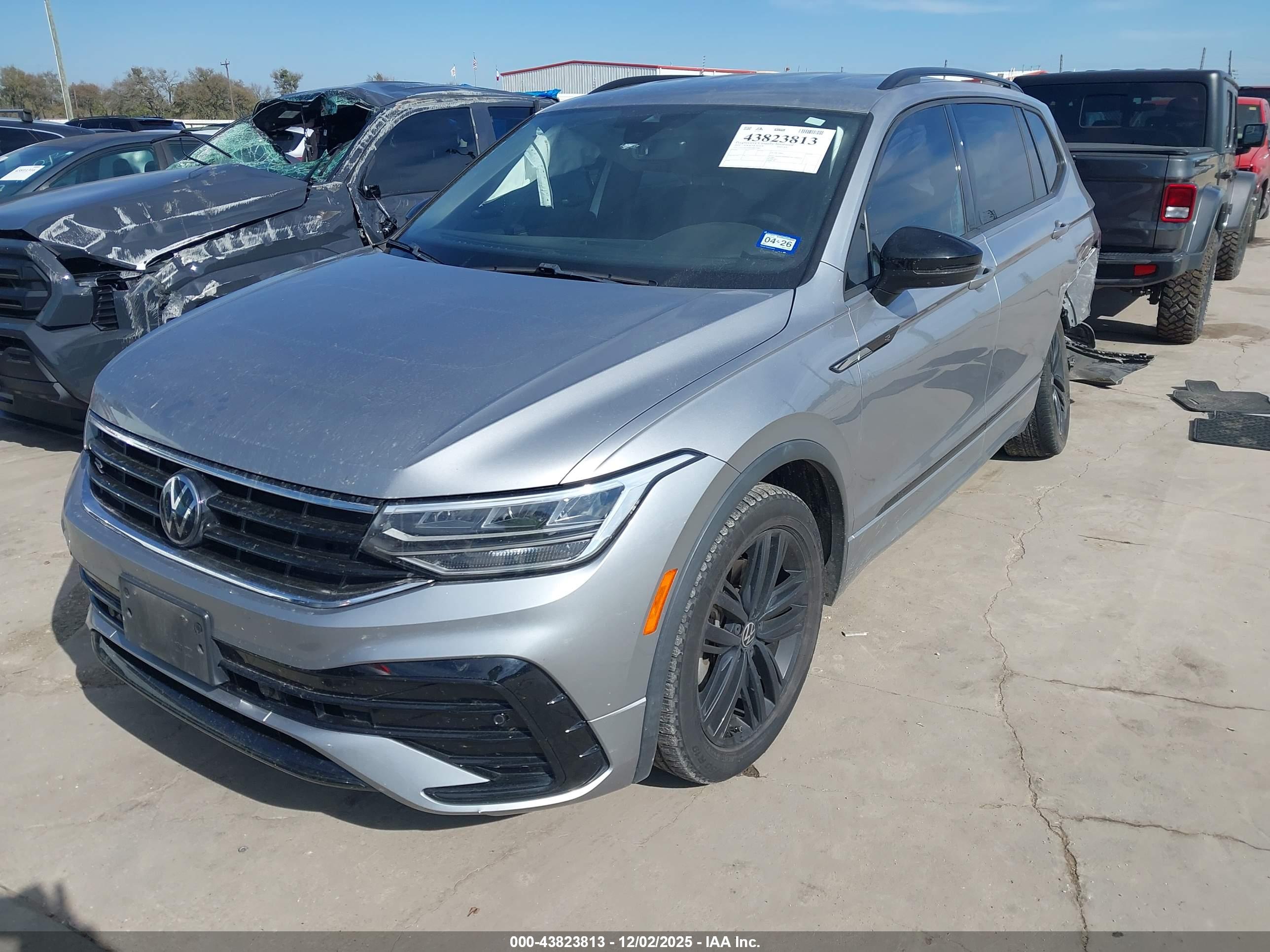 VOLKSWAGEN TIGUAN image 2