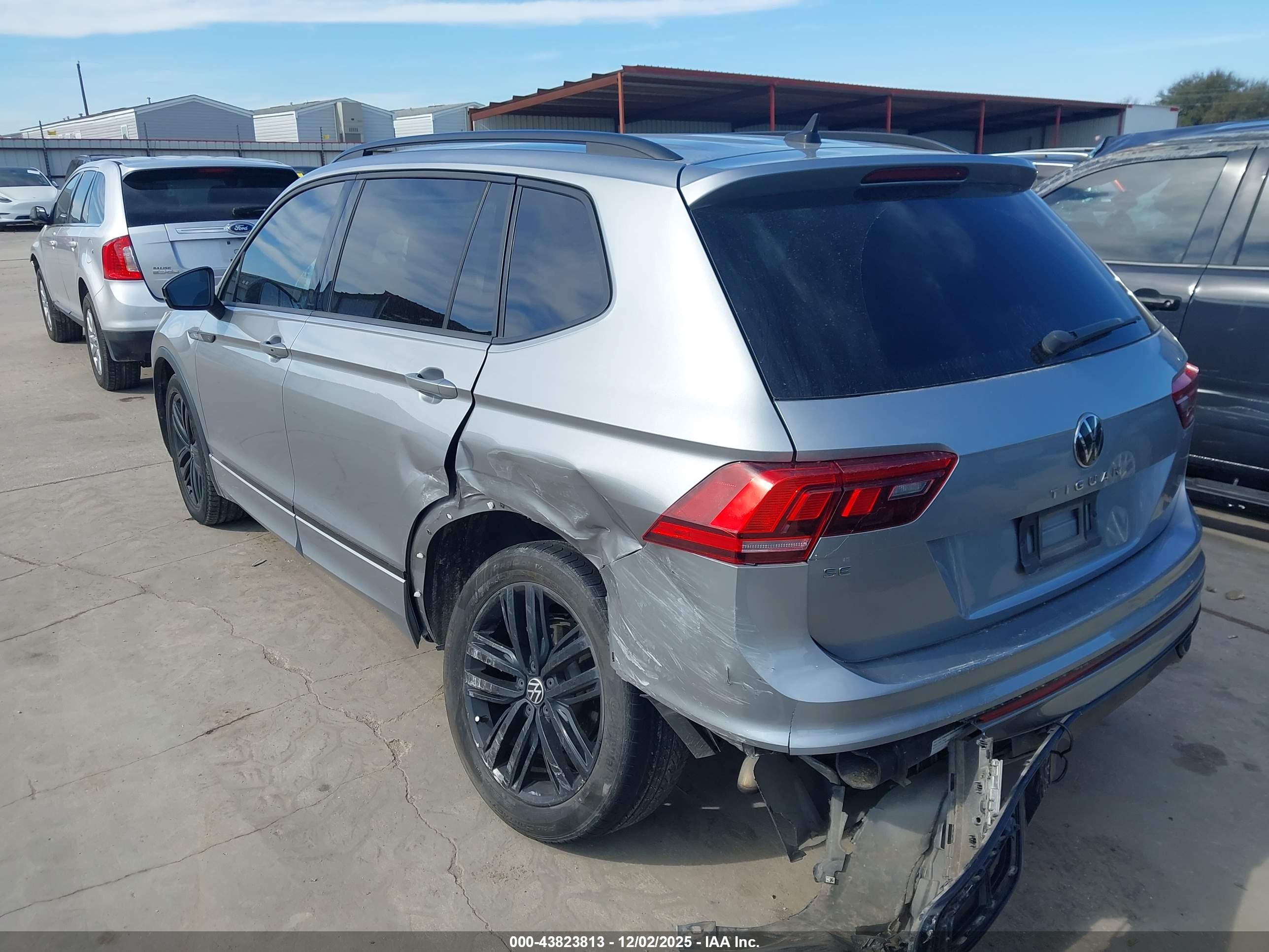 VOLKSWAGEN TIGUAN image 3