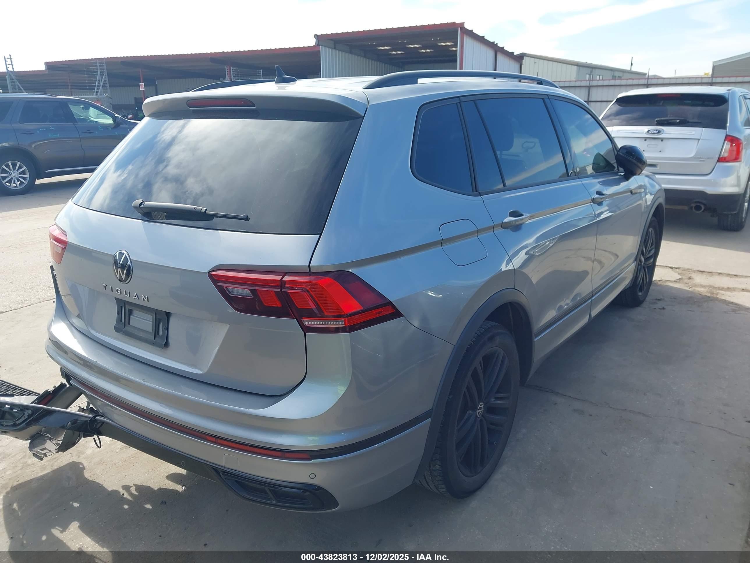 VOLKSWAGEN TIGUAN image 4